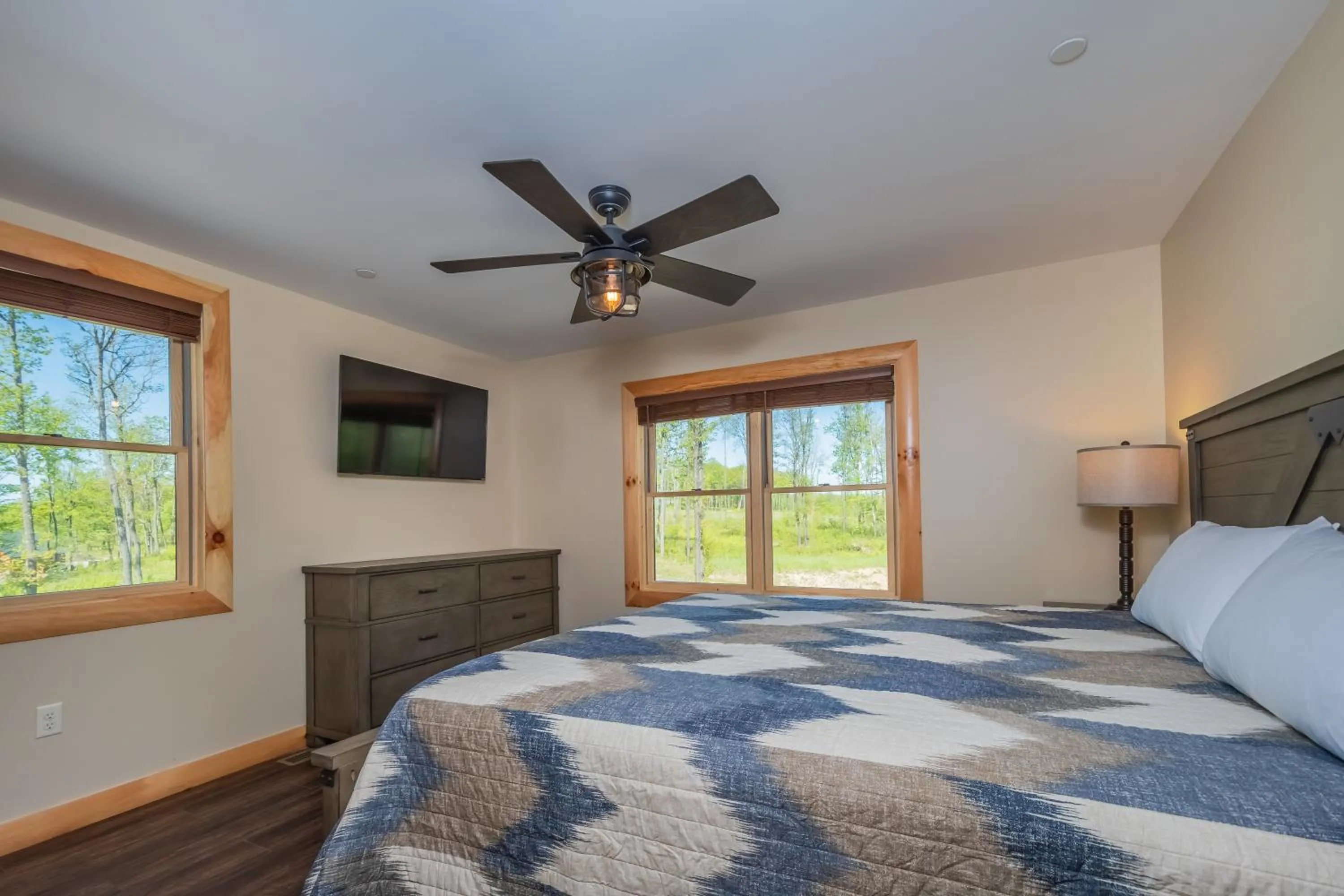 Property building, Bed in CJs Mountain Lodge