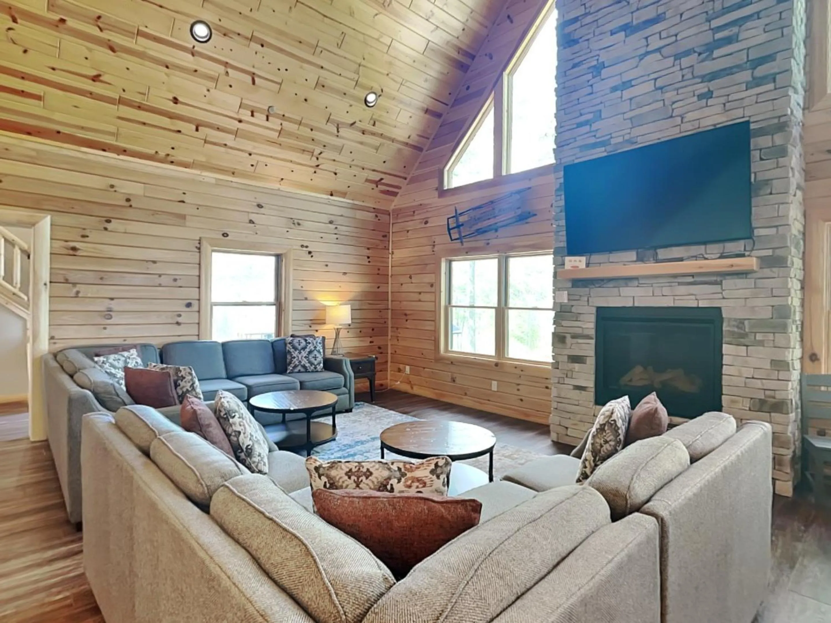 CJs Mountain Lodge