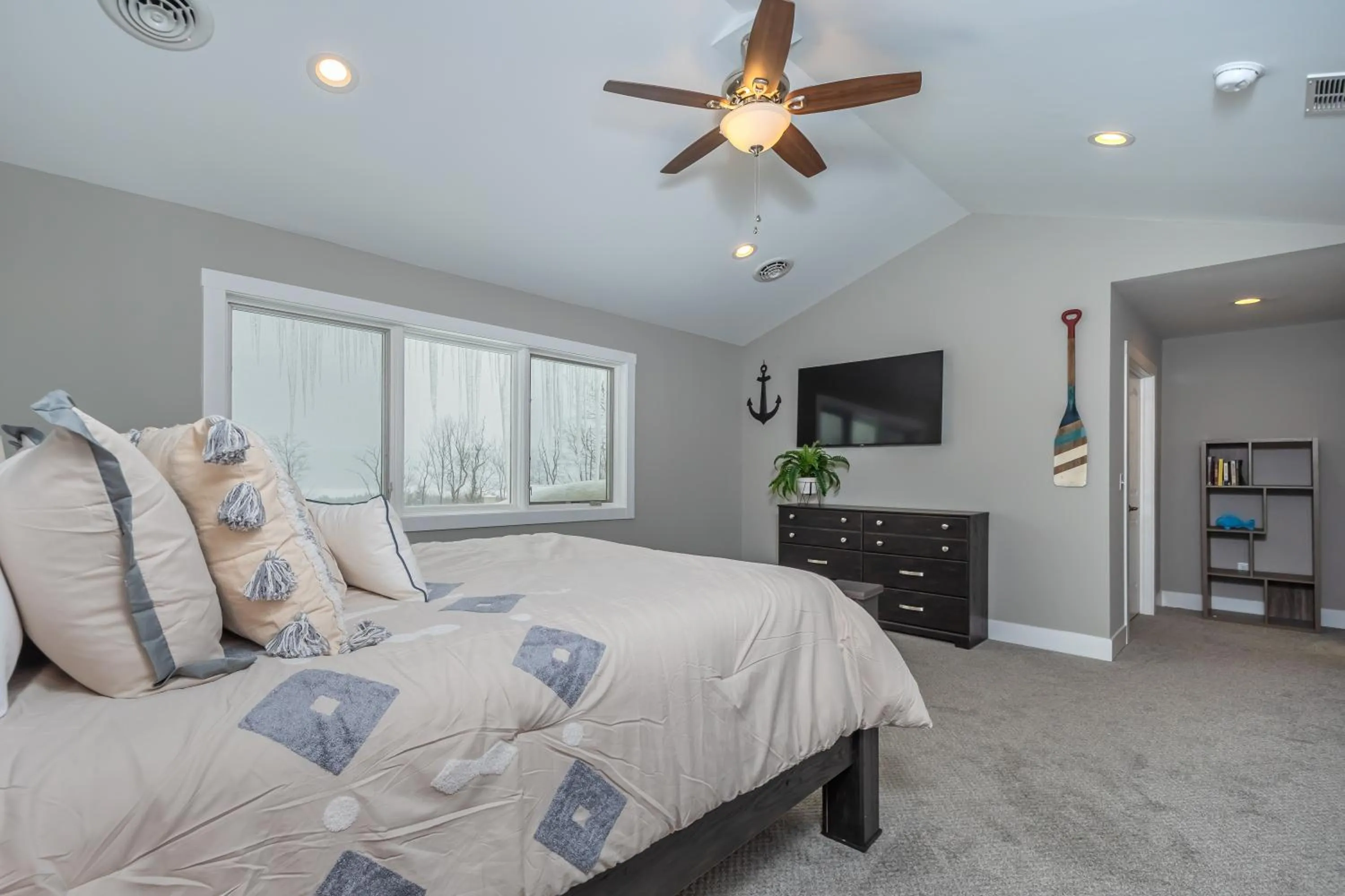 Property building, Bed in Alla Famiglia