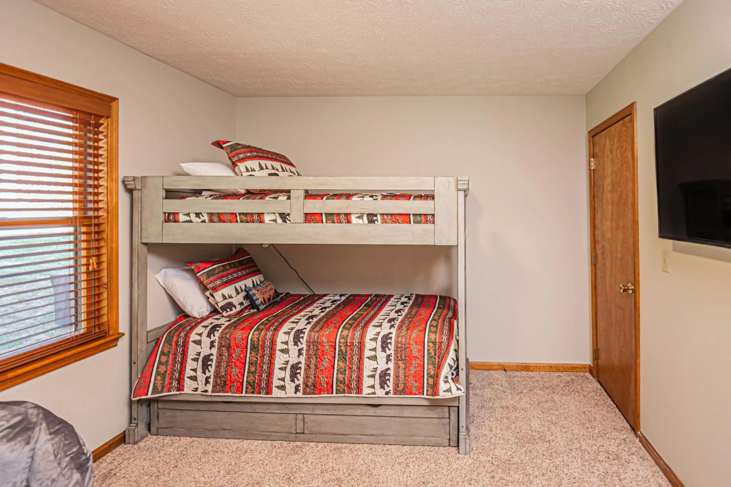 Property building, Bed in Dancing Bear Lodge