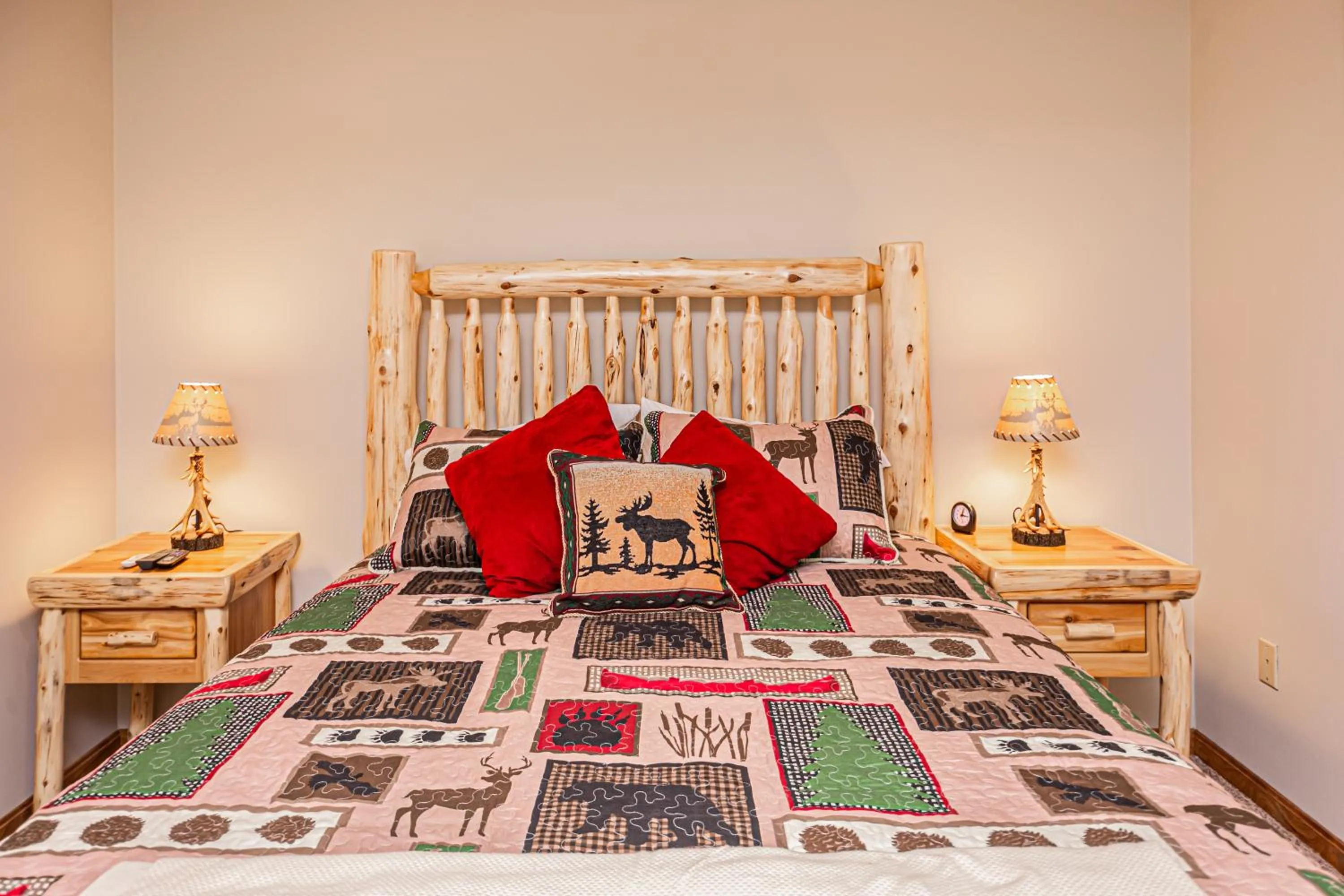 Property building, Bed in Dancing Bear Lodge