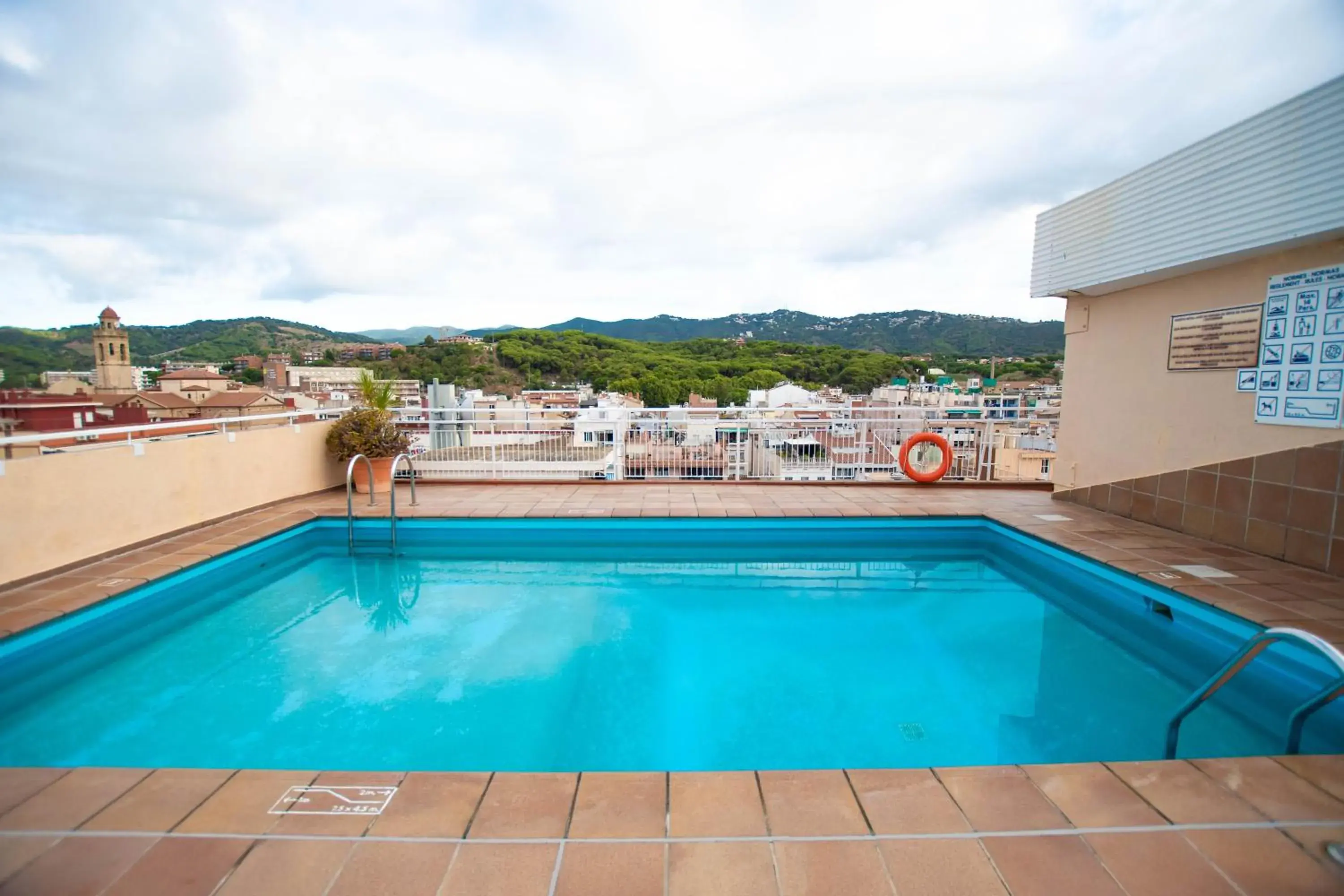 Swimming pool in Espanya - 30º hotels Swimming pool in Espanya - 30º hotels