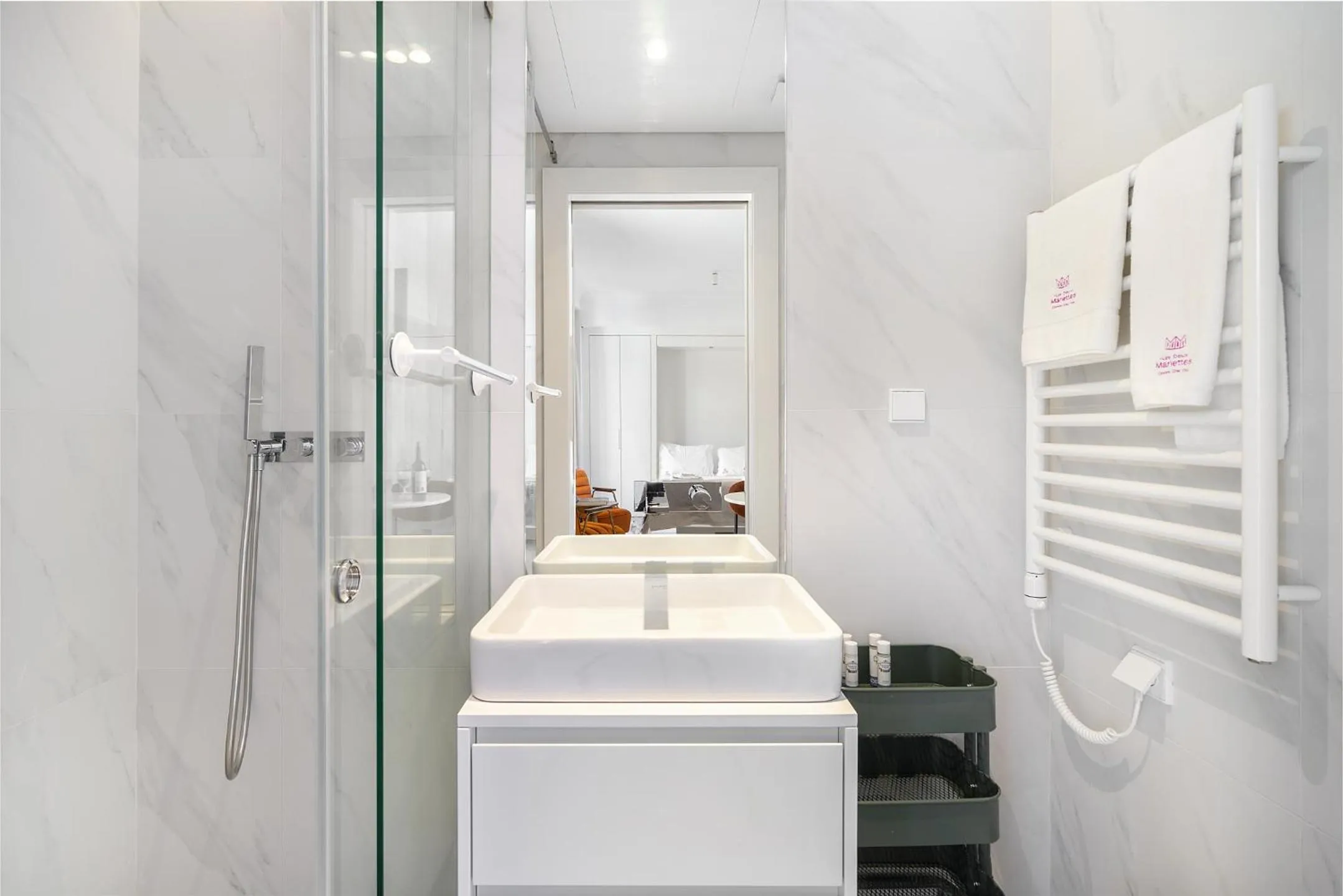 Bathroom in Les Deux Mariettes Apartments & Suites