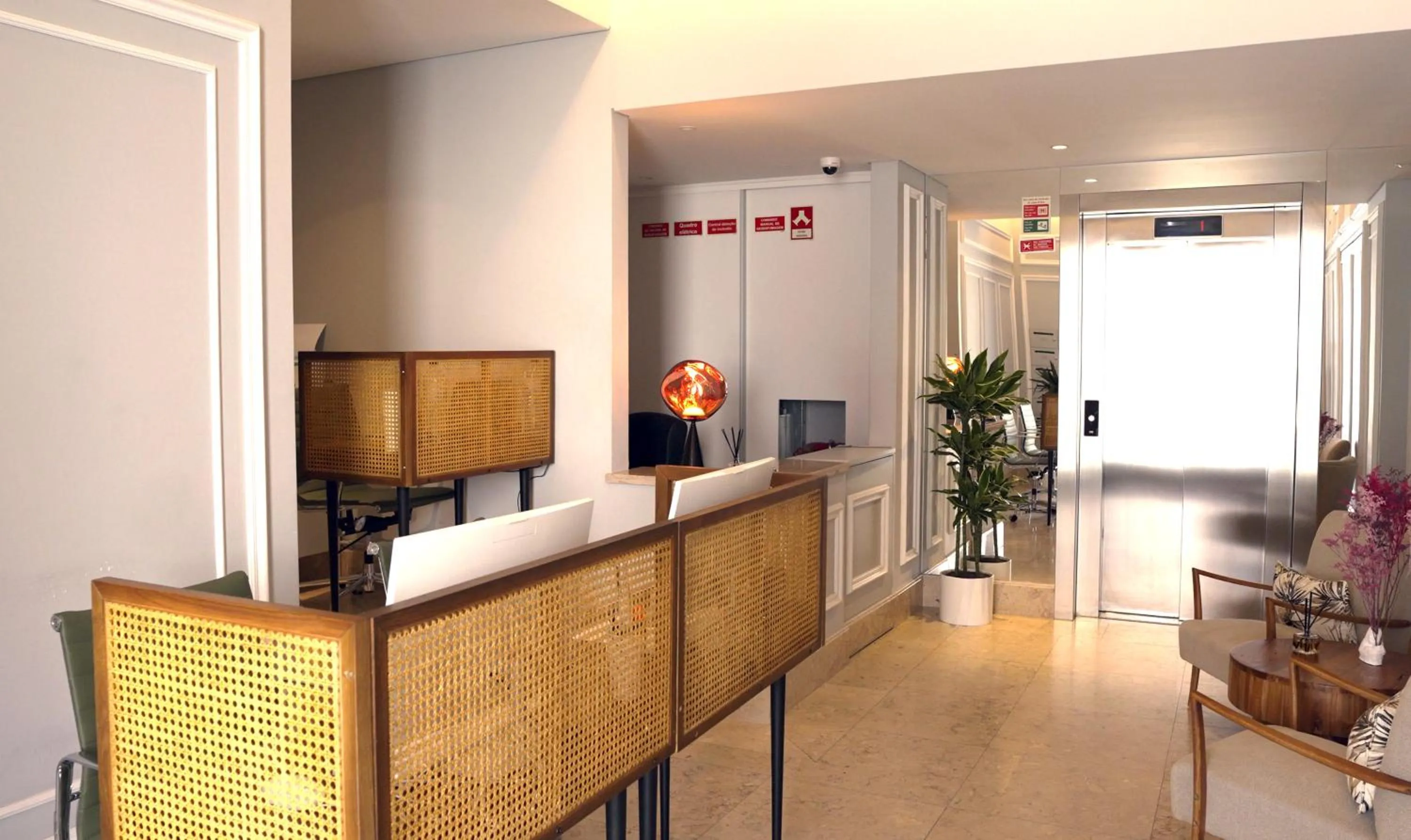 Lobby or reception in Les Deux Mariettes Apartments & Suites