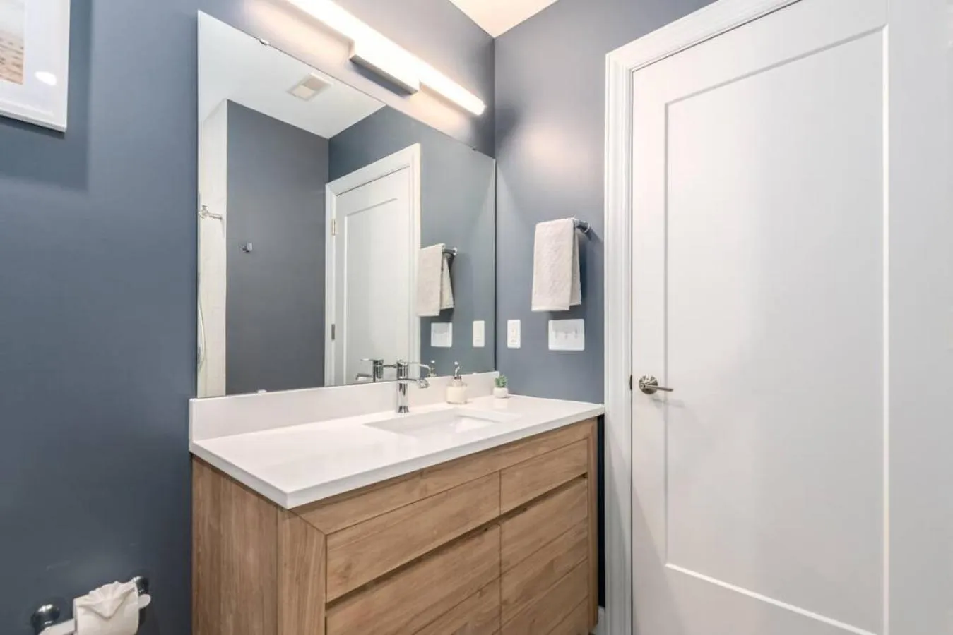 Bathroom in Soaring 2-Bedroom Parkside Loft Walkable to it All