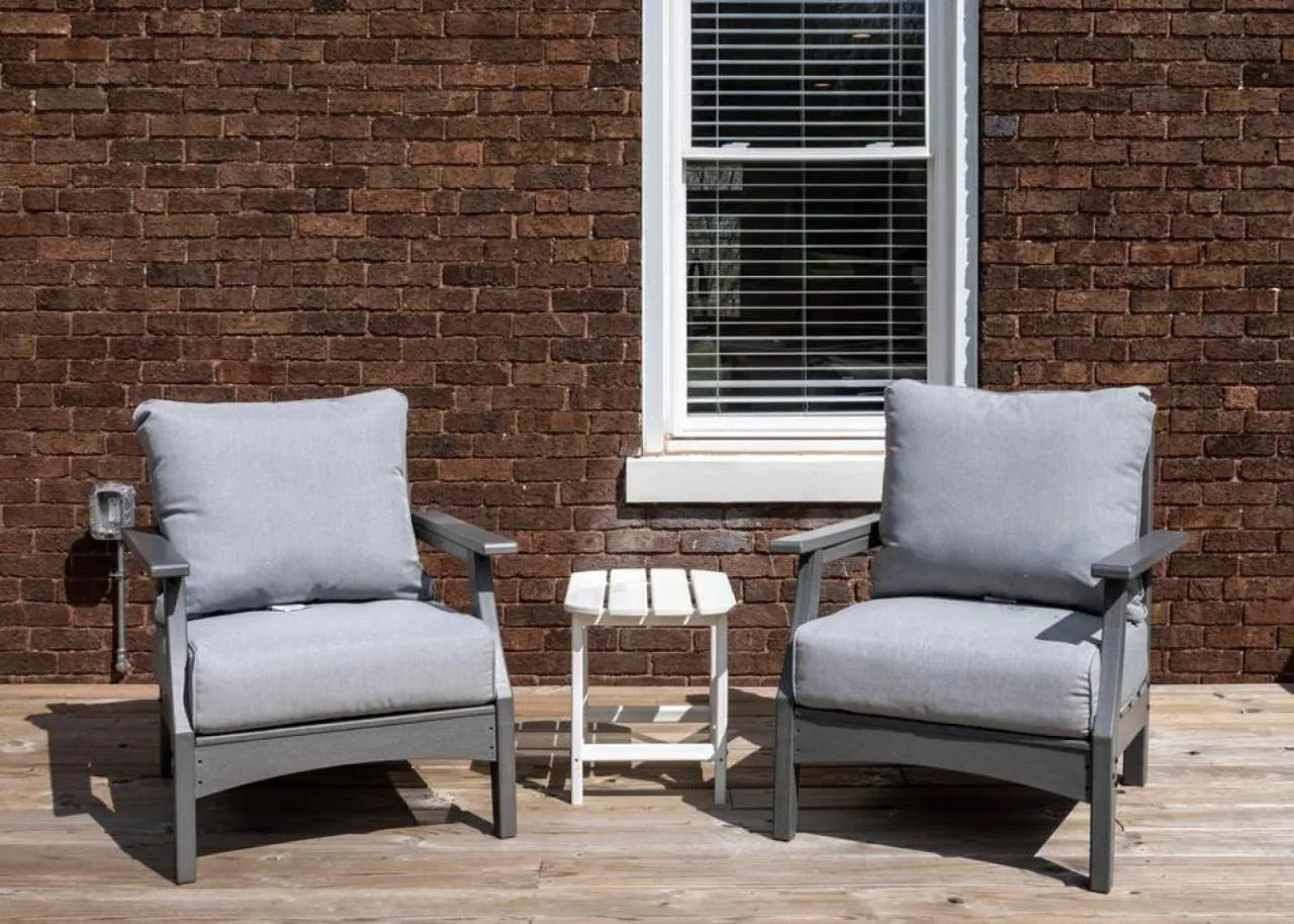 Patio in Deluxe 4-Bedroom w Huge Deck 3-Min to Downtown