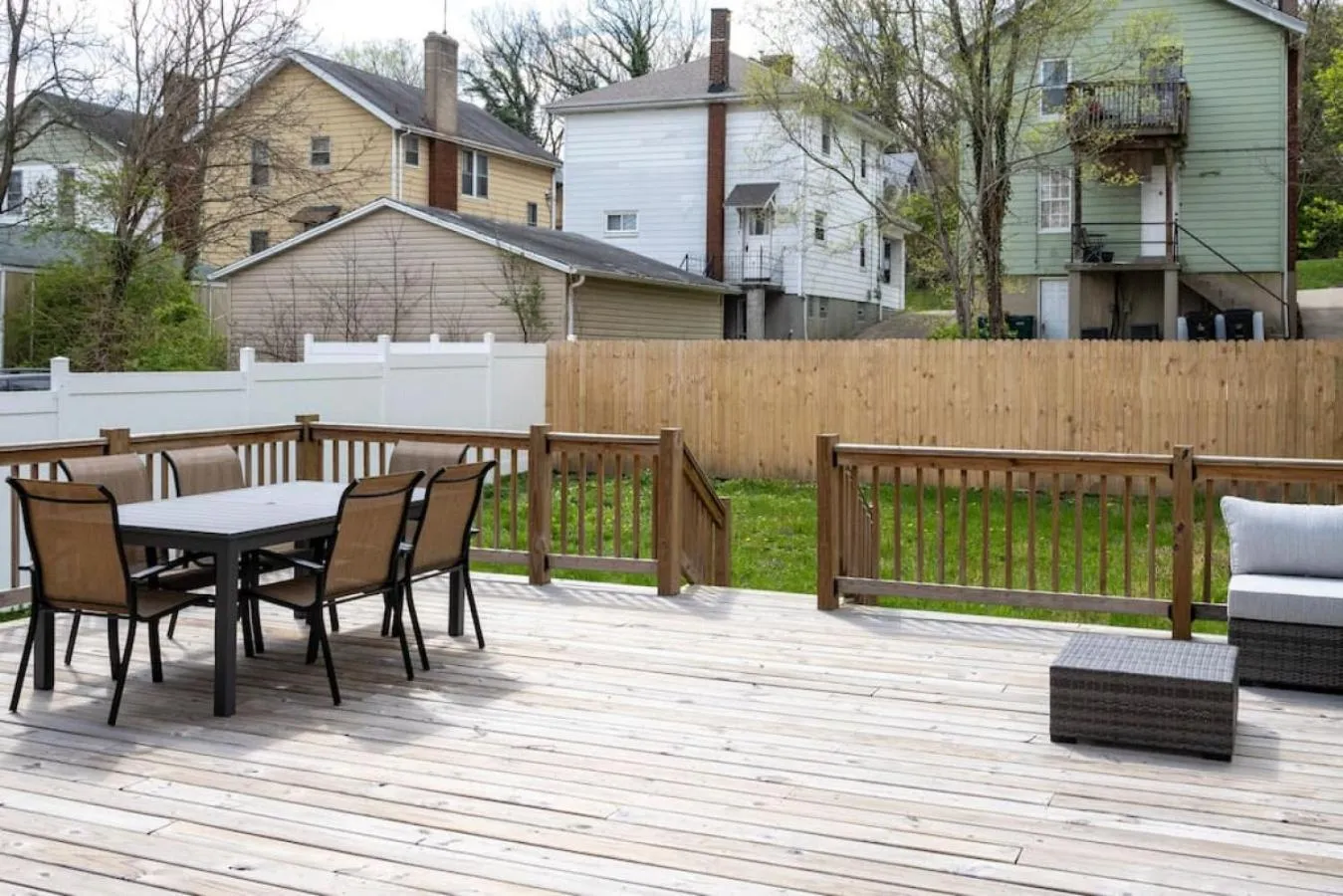 Patio in Deluxe 4-Bedroom w Huge Deck 3-Min to Downtown