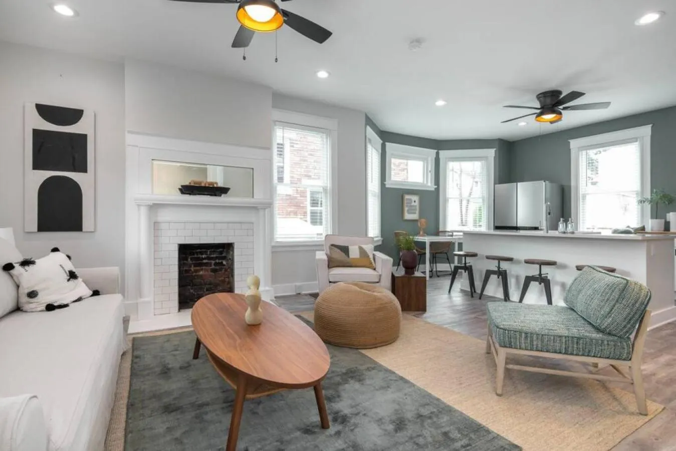 Living room in Deluxe 4-Bedroom w Huge Deck 3-Min to Downtown