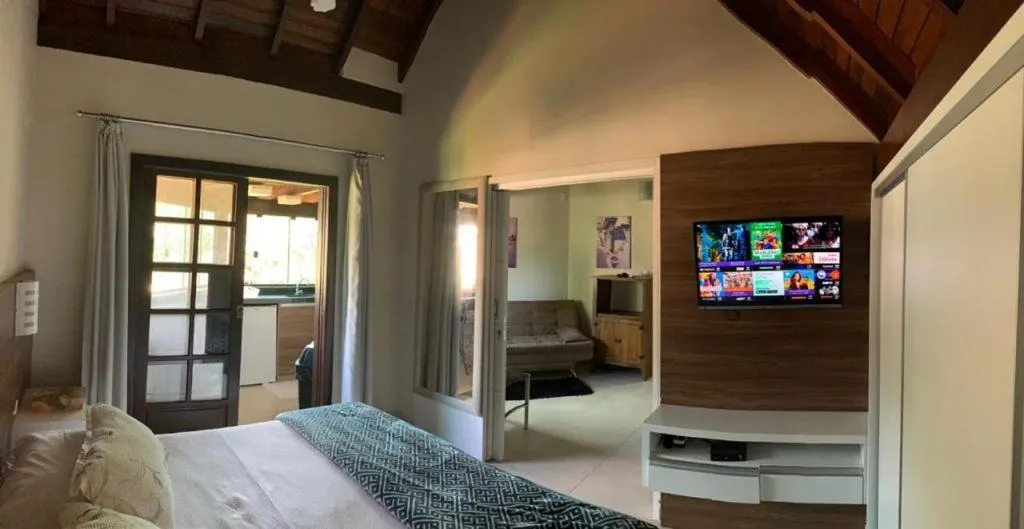 Communal lounge/ TV room in Pousada Solar dos Girassóis