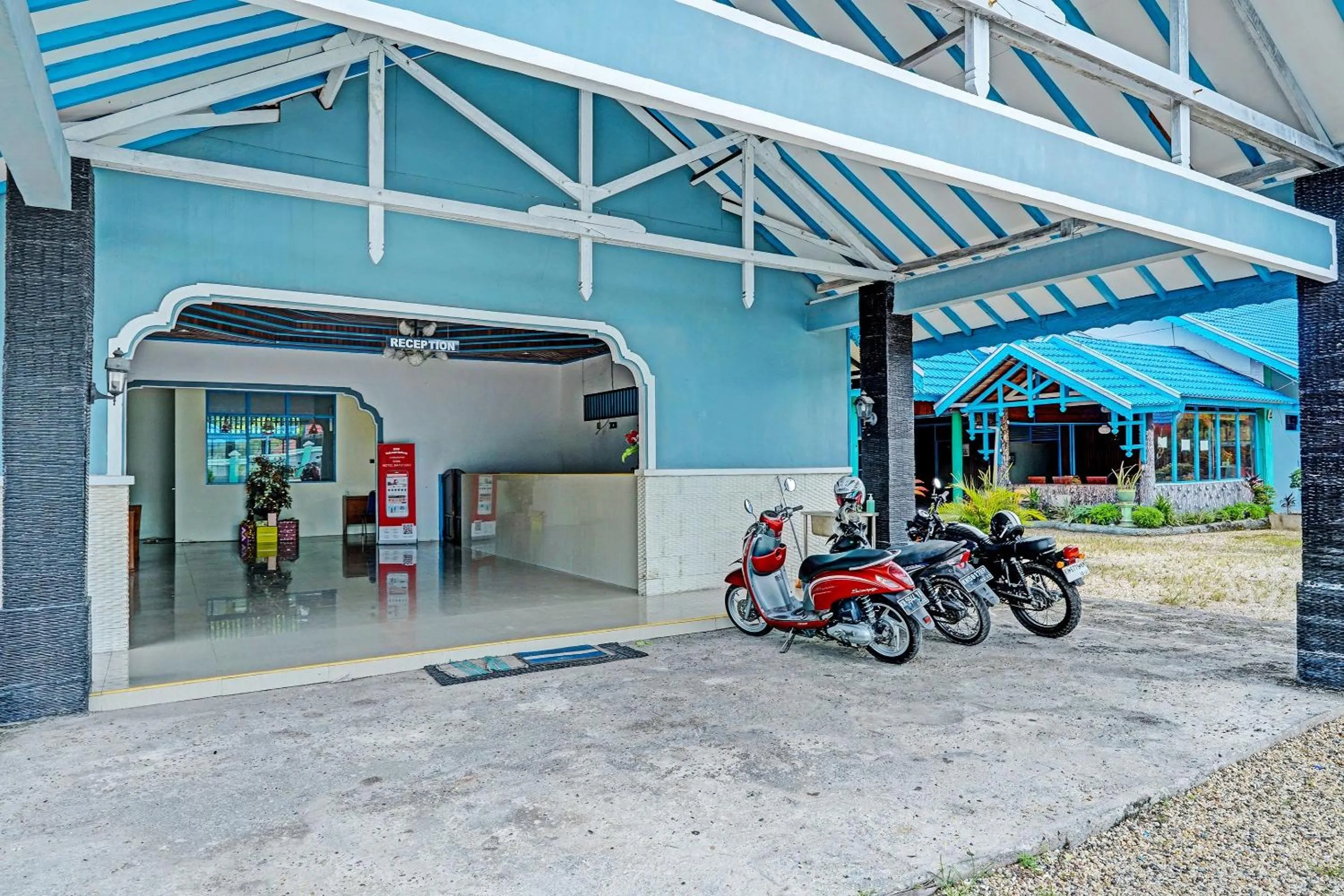 Facade/entrance in Capital O 91806 Hotel Batu Suli