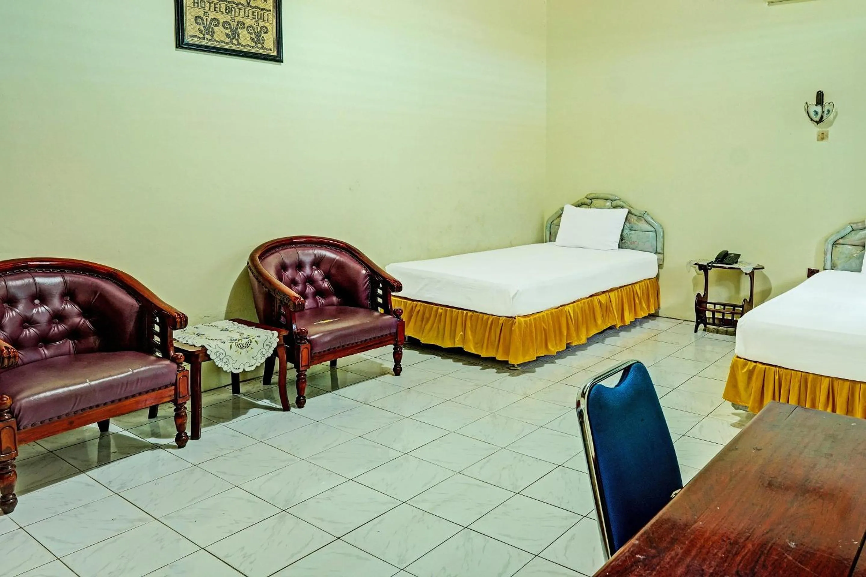 Bedroom in Capital O 91806 Hotel Batu Suli