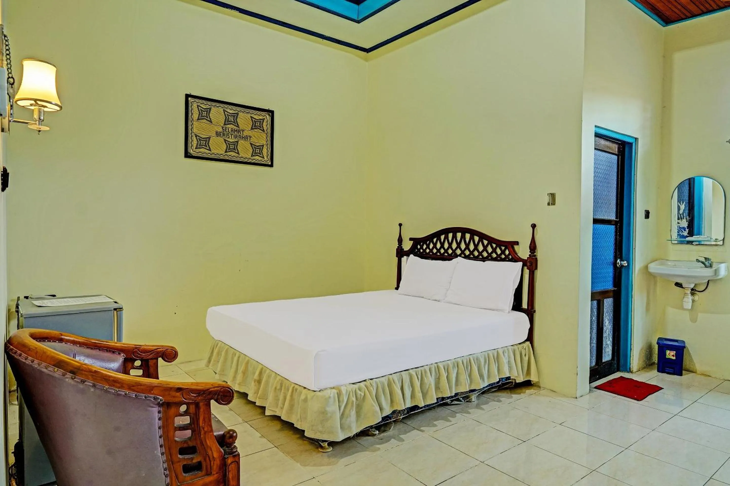 Bedroom in Capital O 91806 Hotel Batu Suli