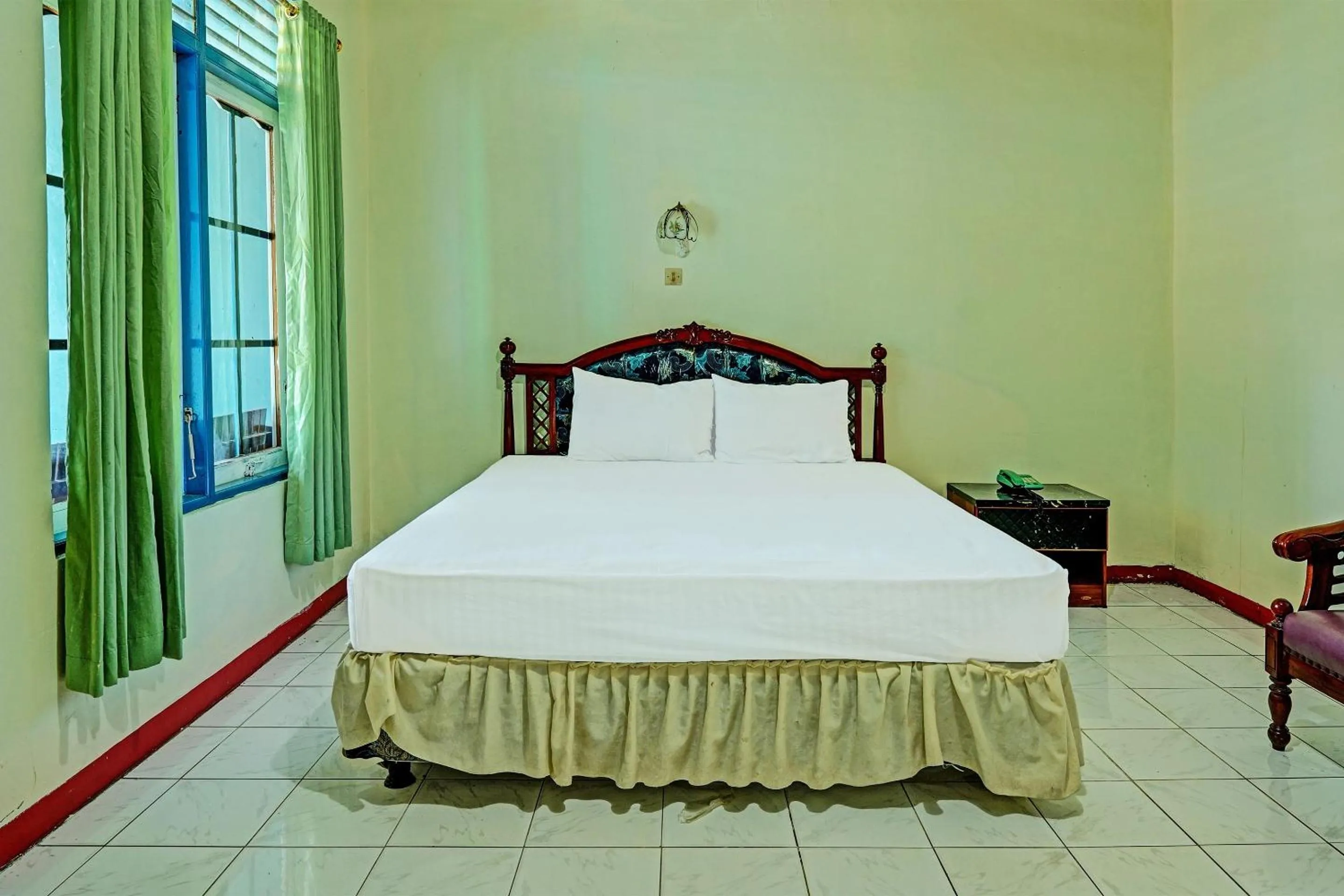 Bedroom in Capital O 91806 Hotel Batu Suli