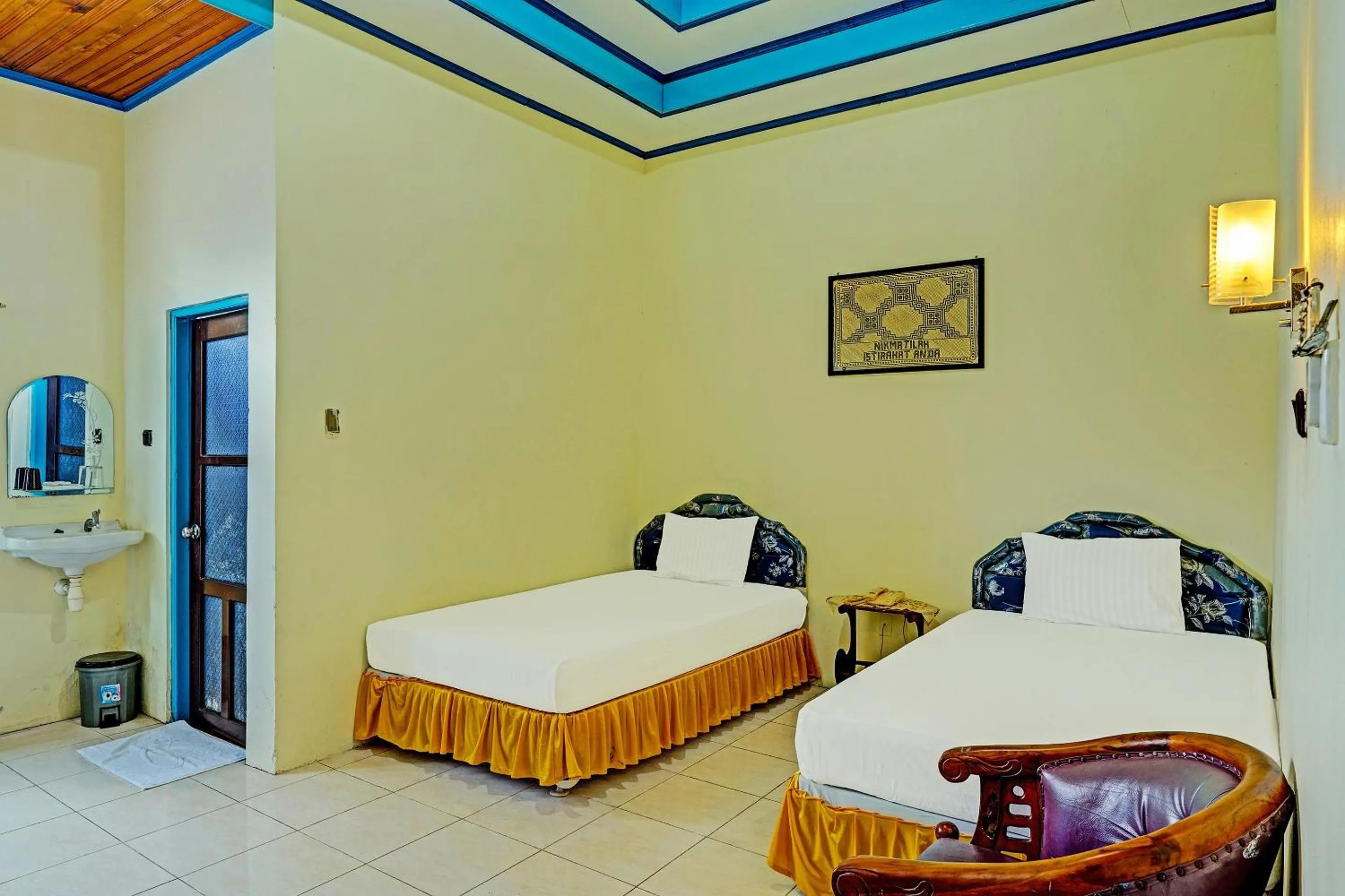 Bedroom in Capital O 91806 Hotel Batu Suli