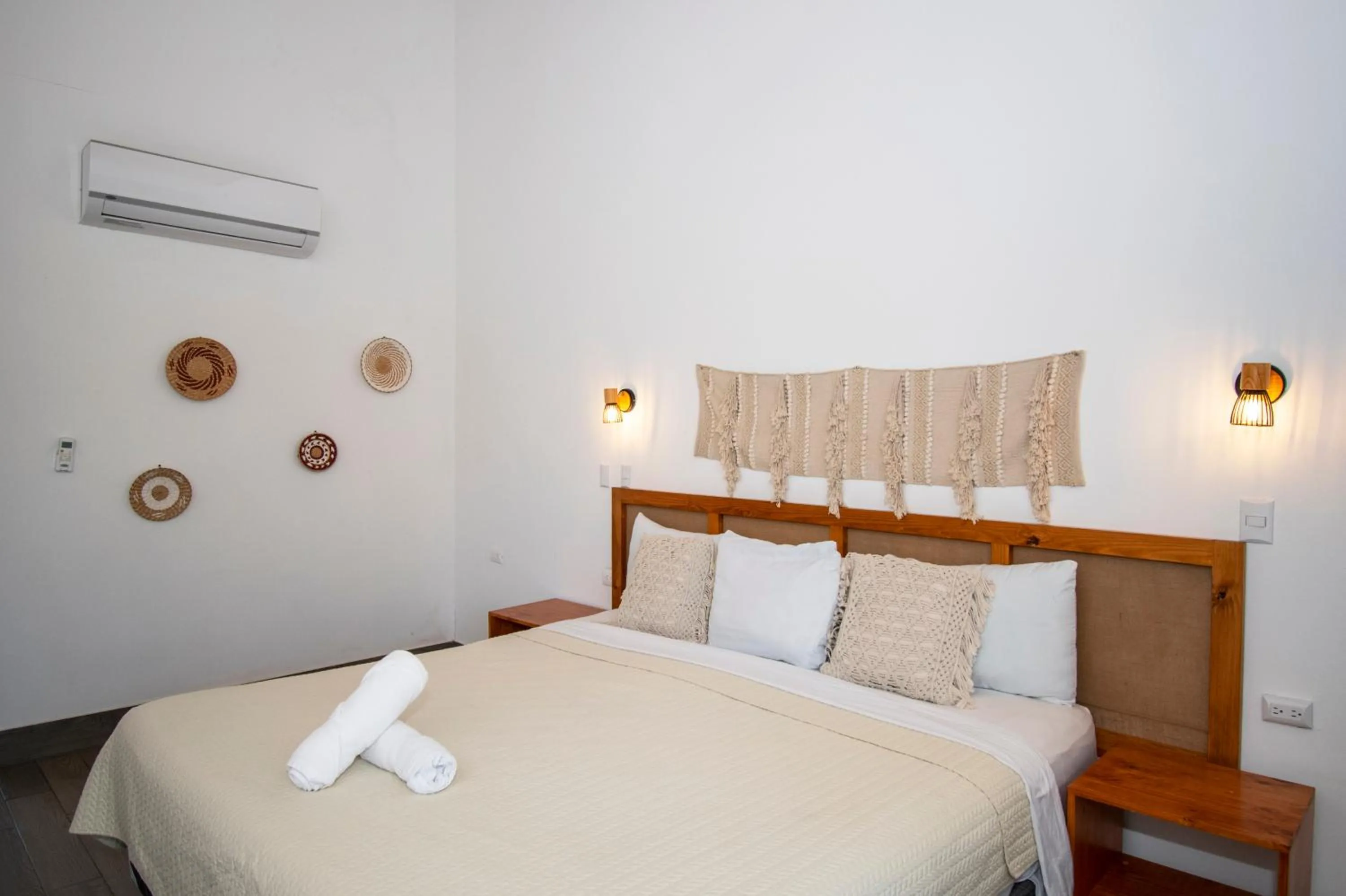 Property building, Bed in Yuli Hotel