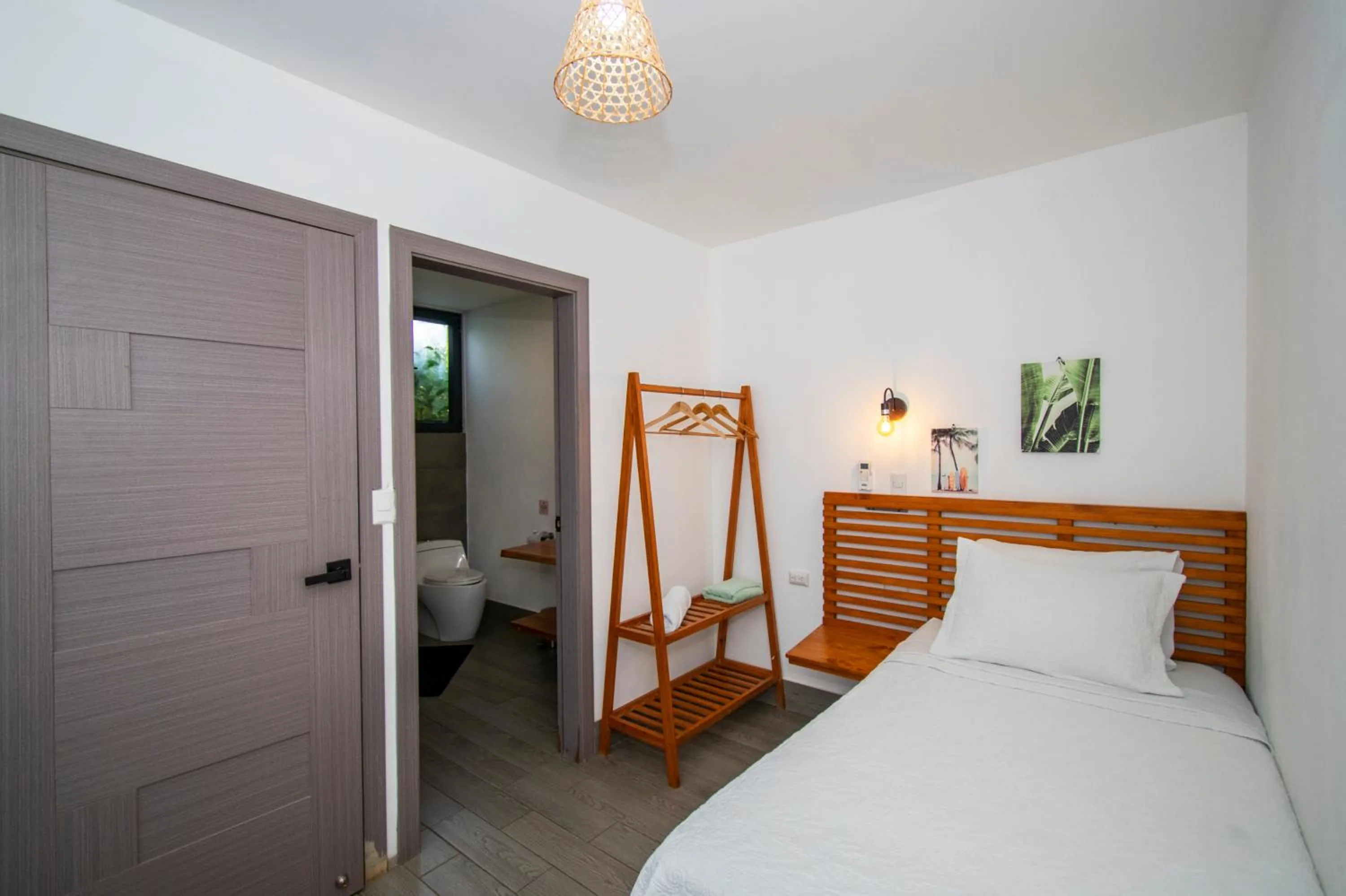 Property building, Bed in Yuli Hotel