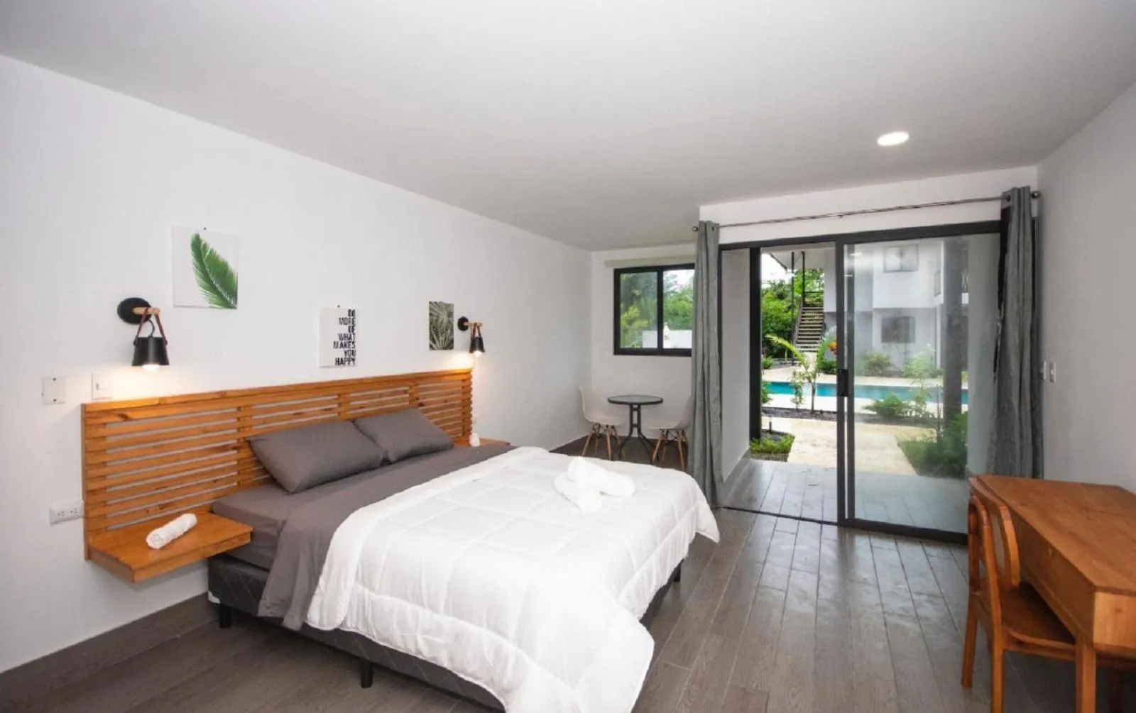 Balcony/Terrace, Bed in Yuli Hotel