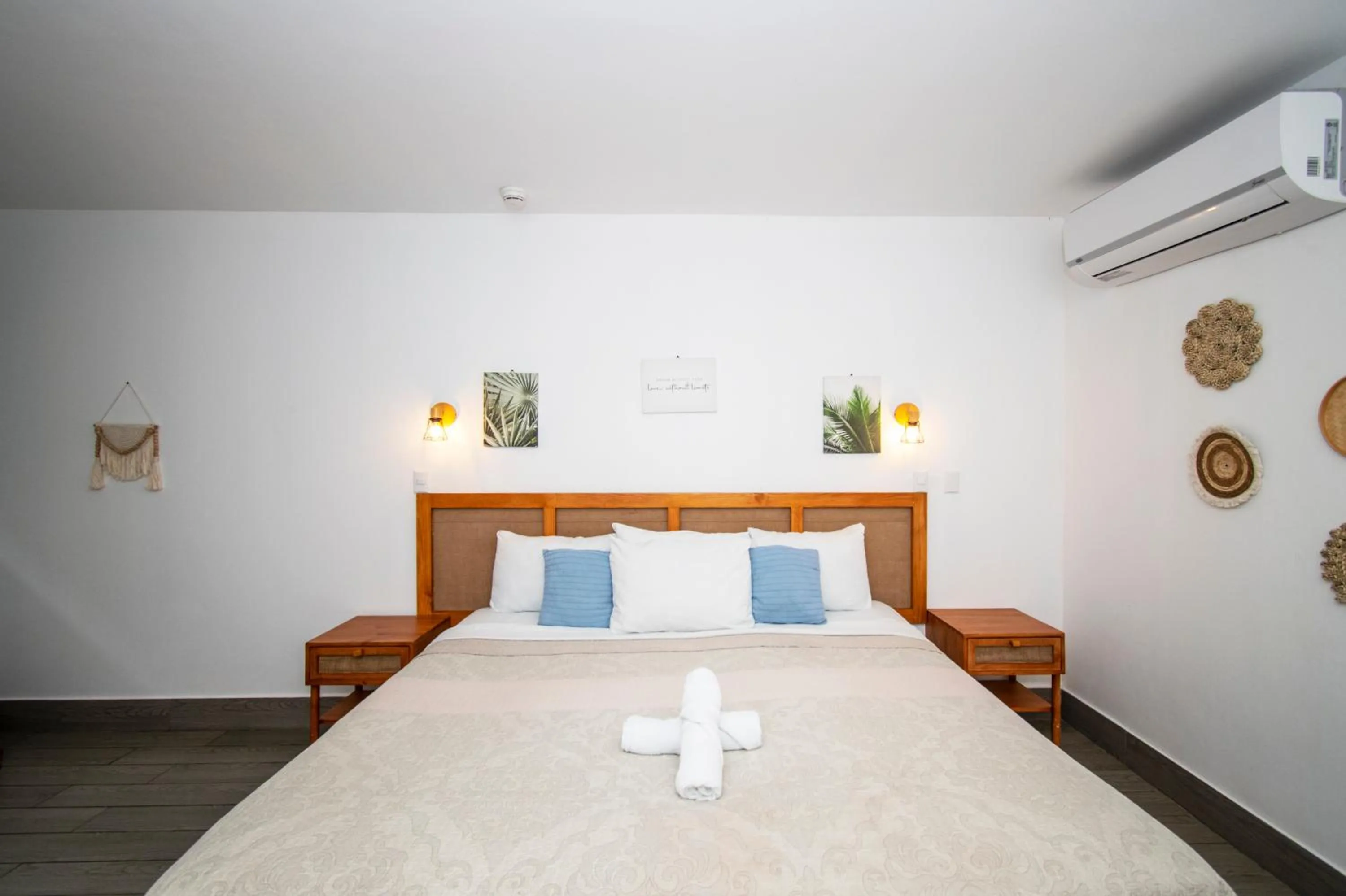 Property building, Bed in Yuli Hotel