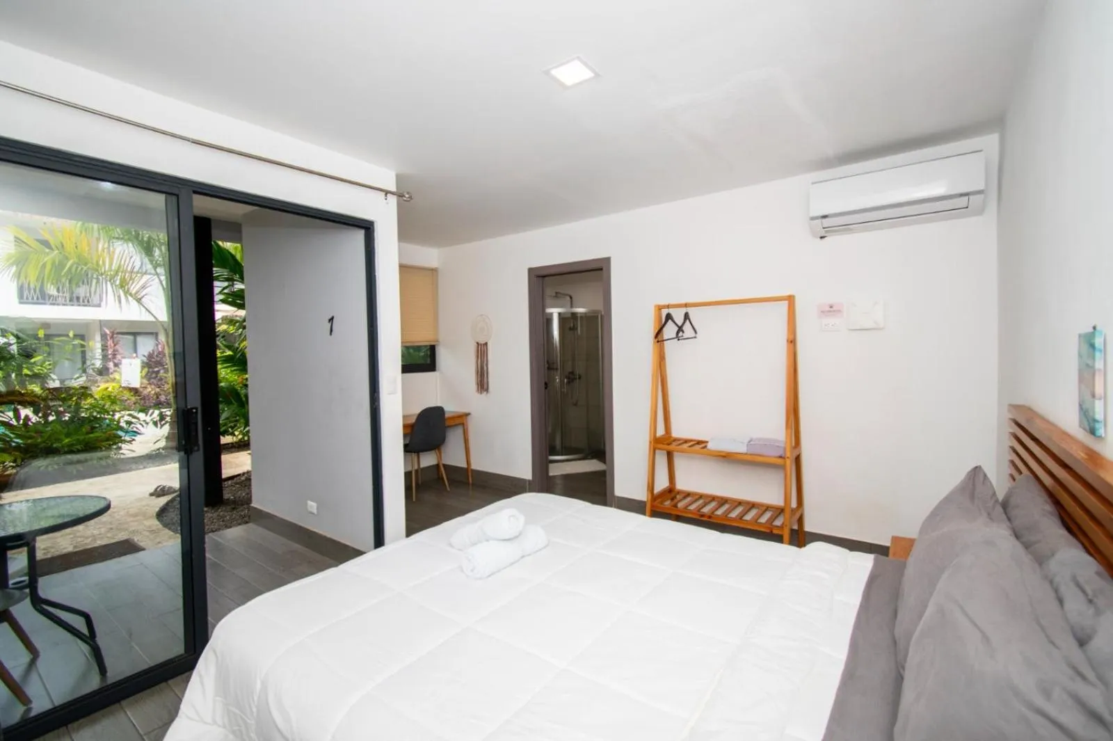 Property building, Bed in Yuli Hotel