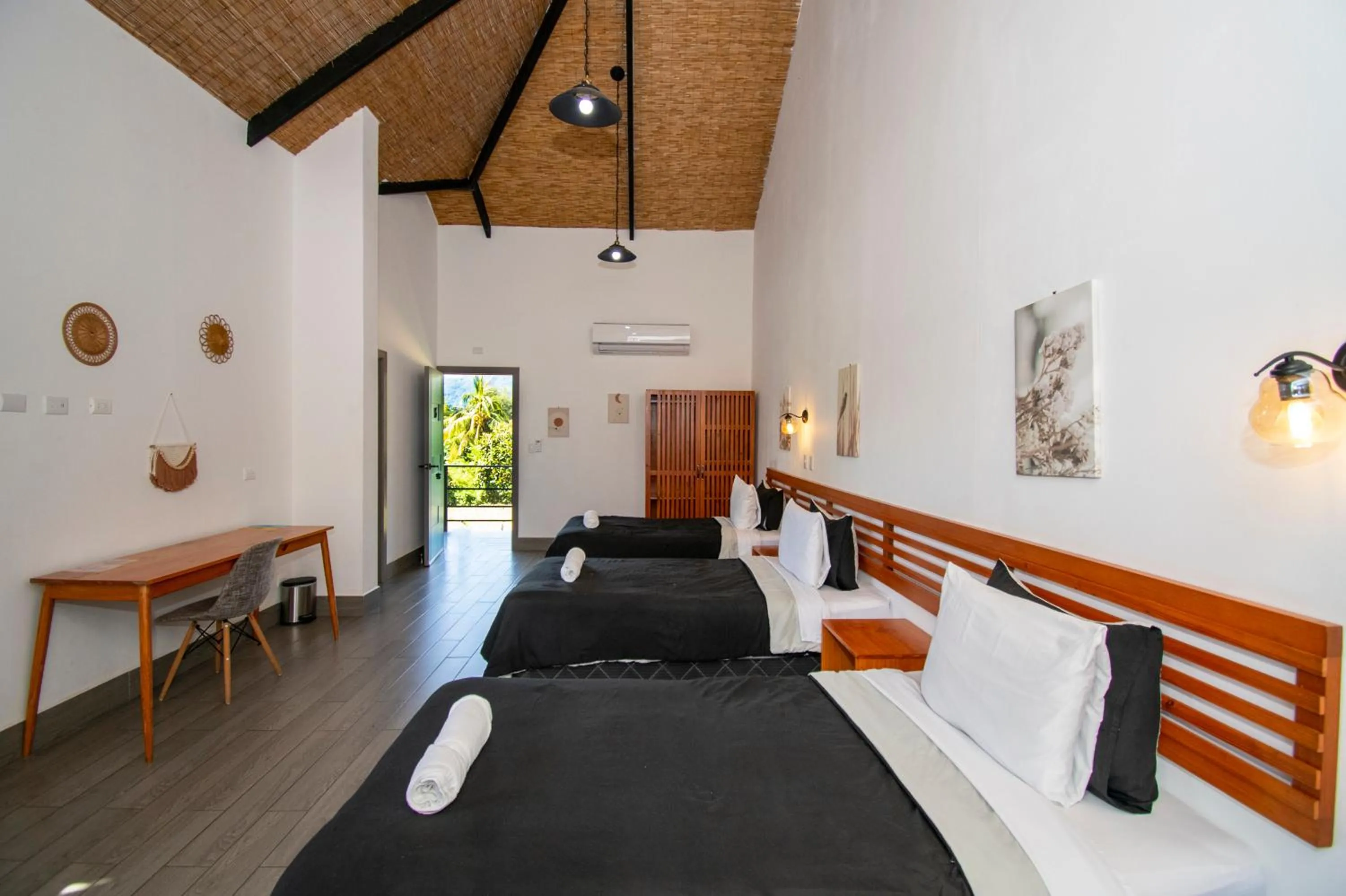 Property building, Bed in Yuli Hotel