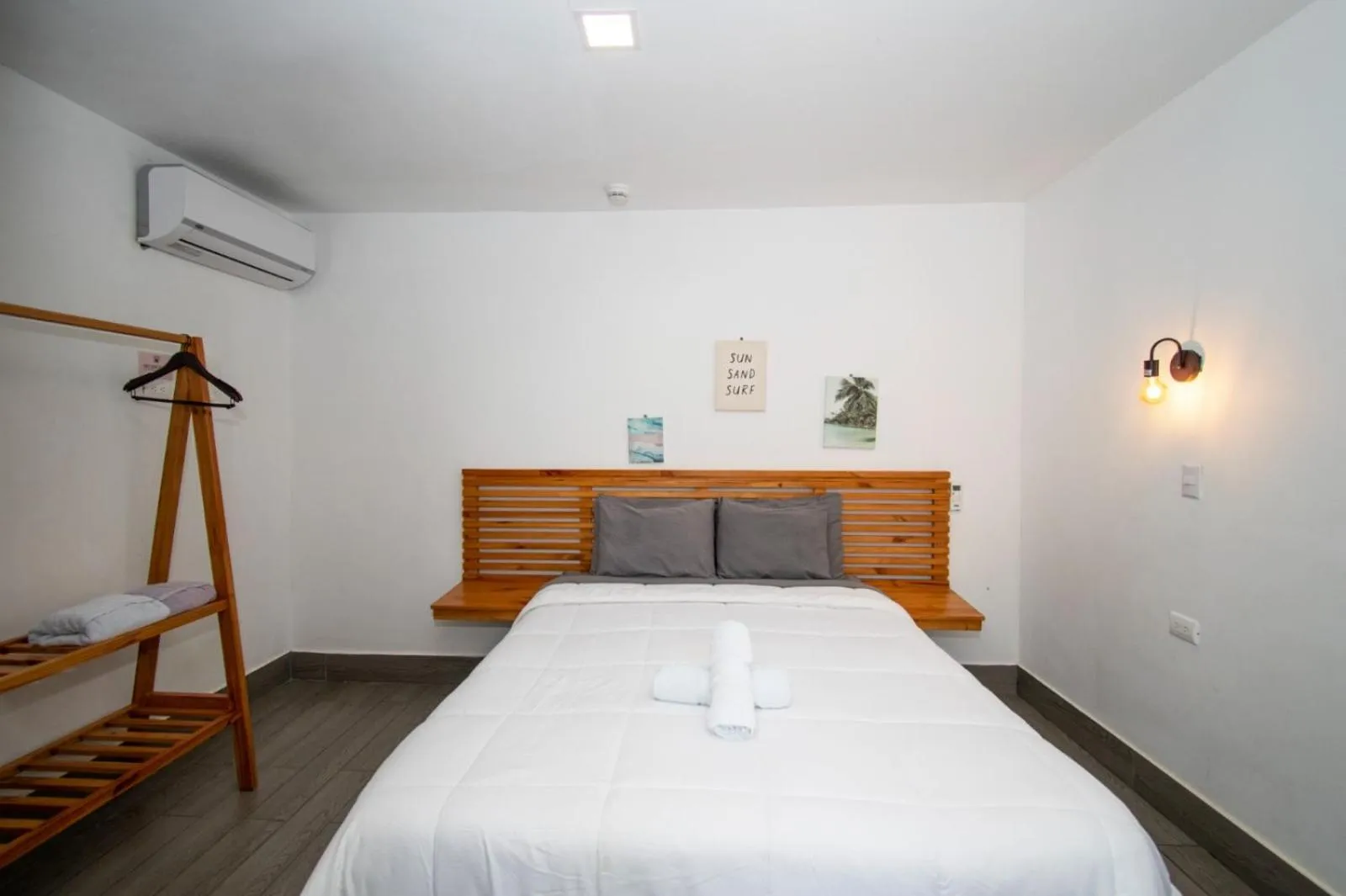 Property building, Bed in Yuli Hotel