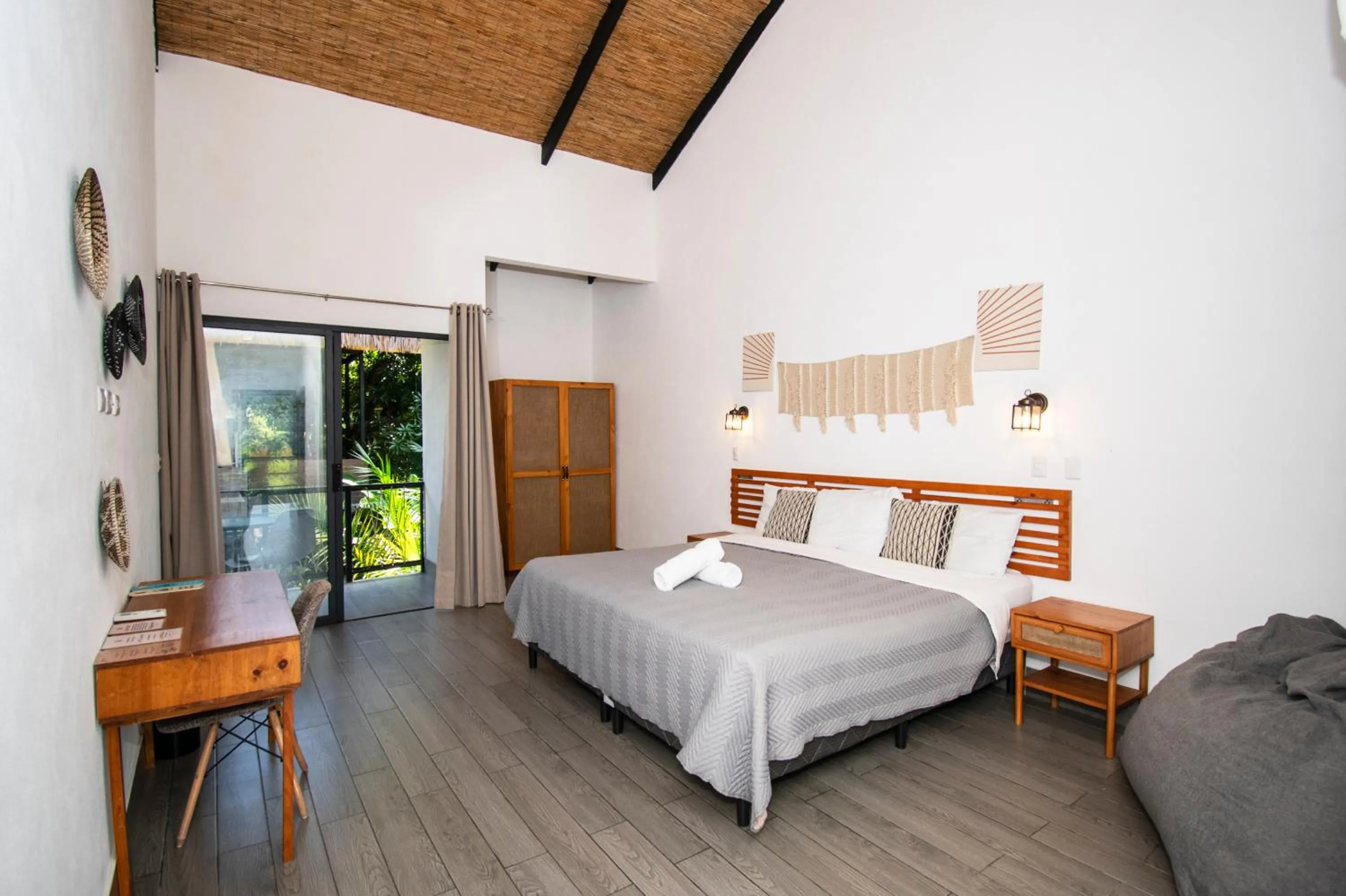 Property building, Bed in Yuli Hotel