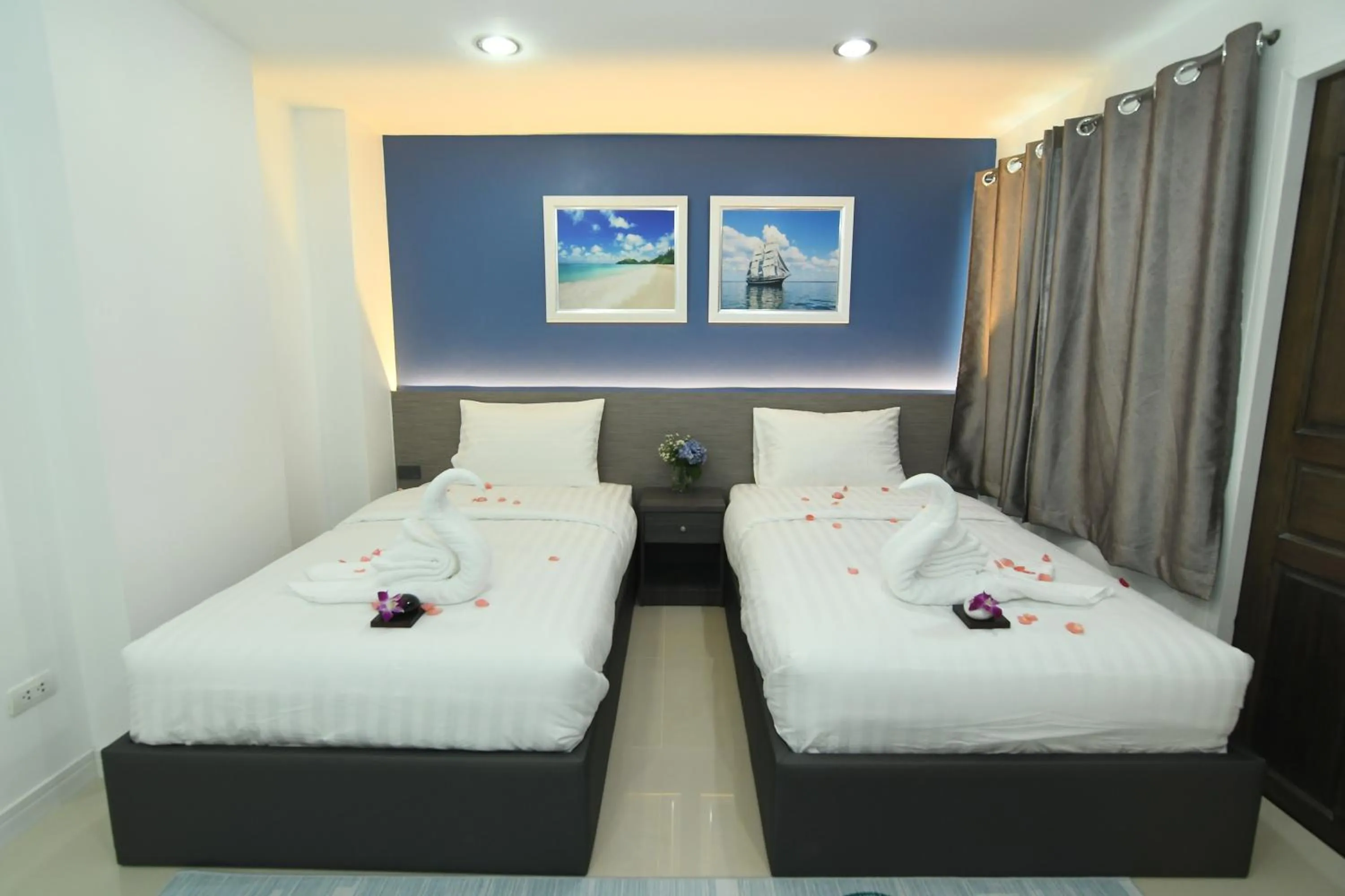 Bed in Poonsuk Place Hotel