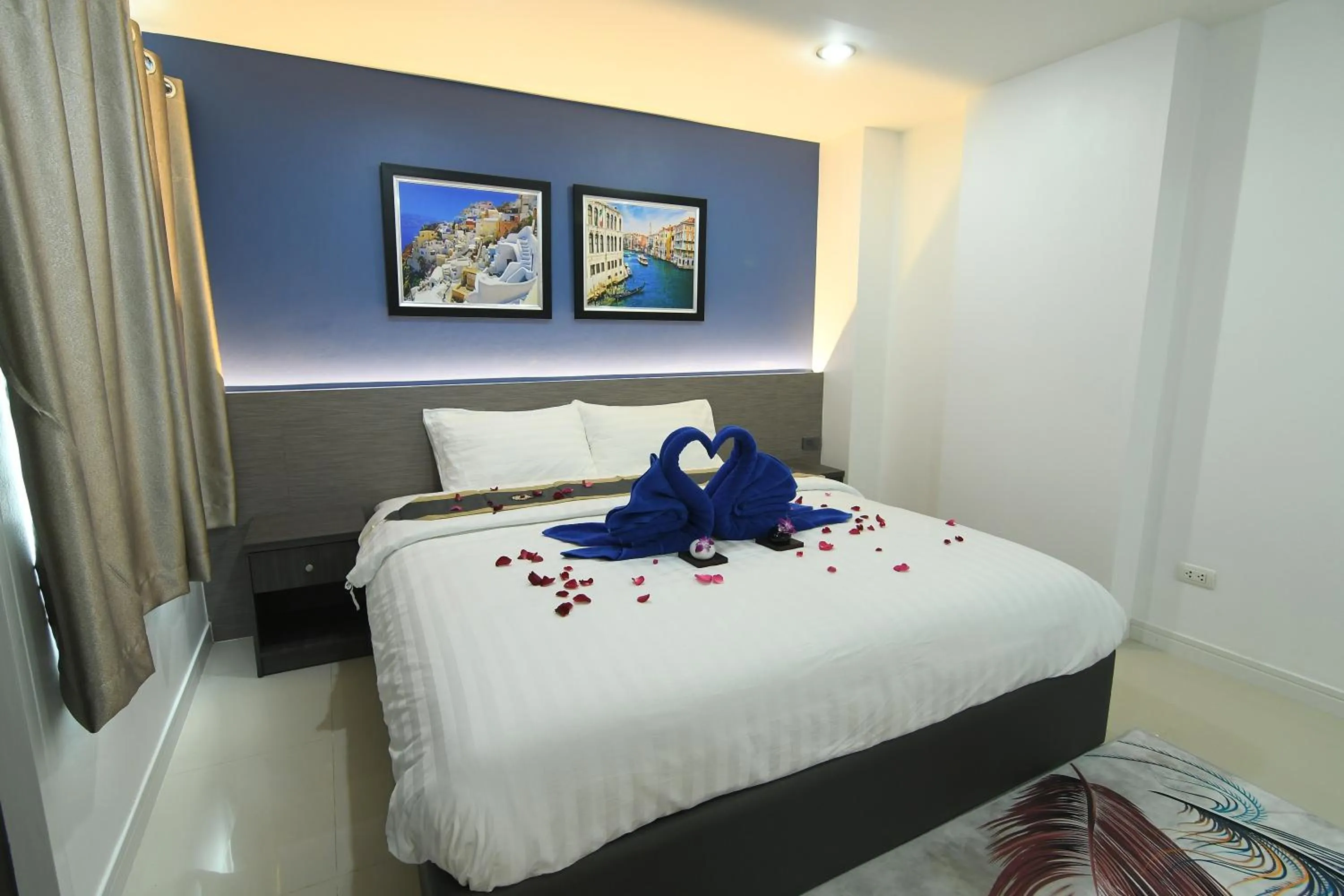 Bed in Poonsuk Place Hotel