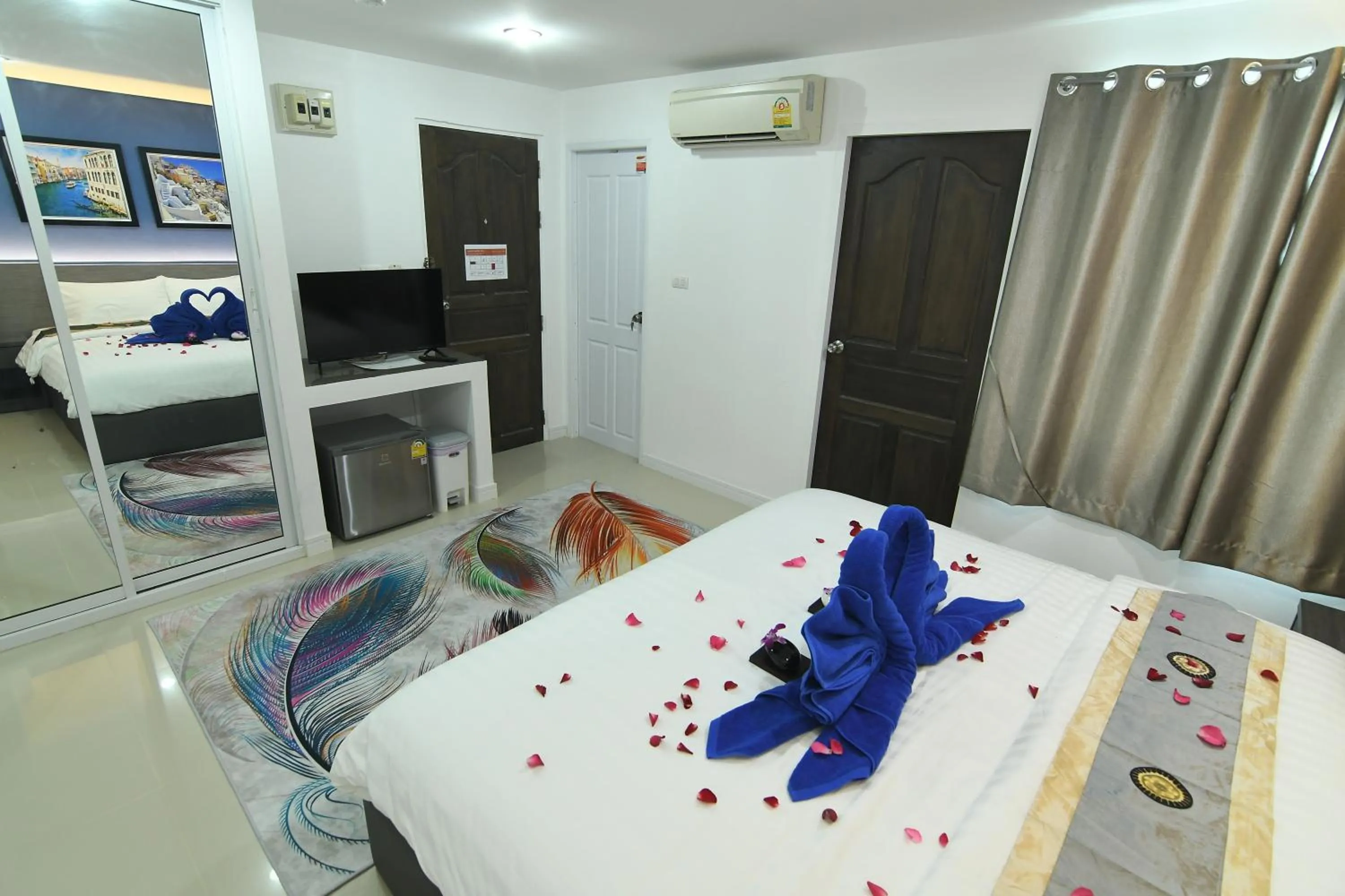 Bed in Poonsuk Place Hotel