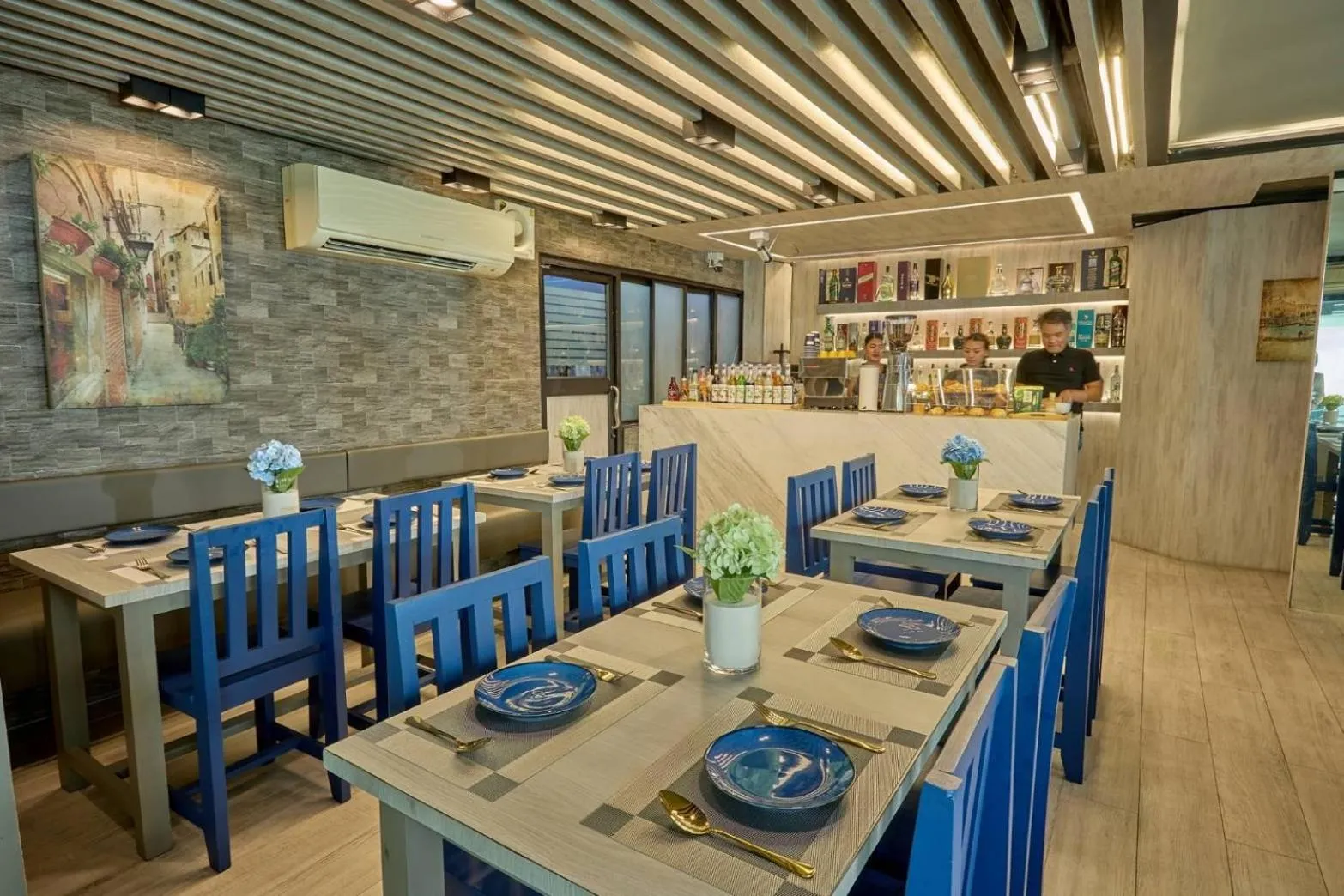 Restaurant/places to eat in Poonsuk Place Hotel