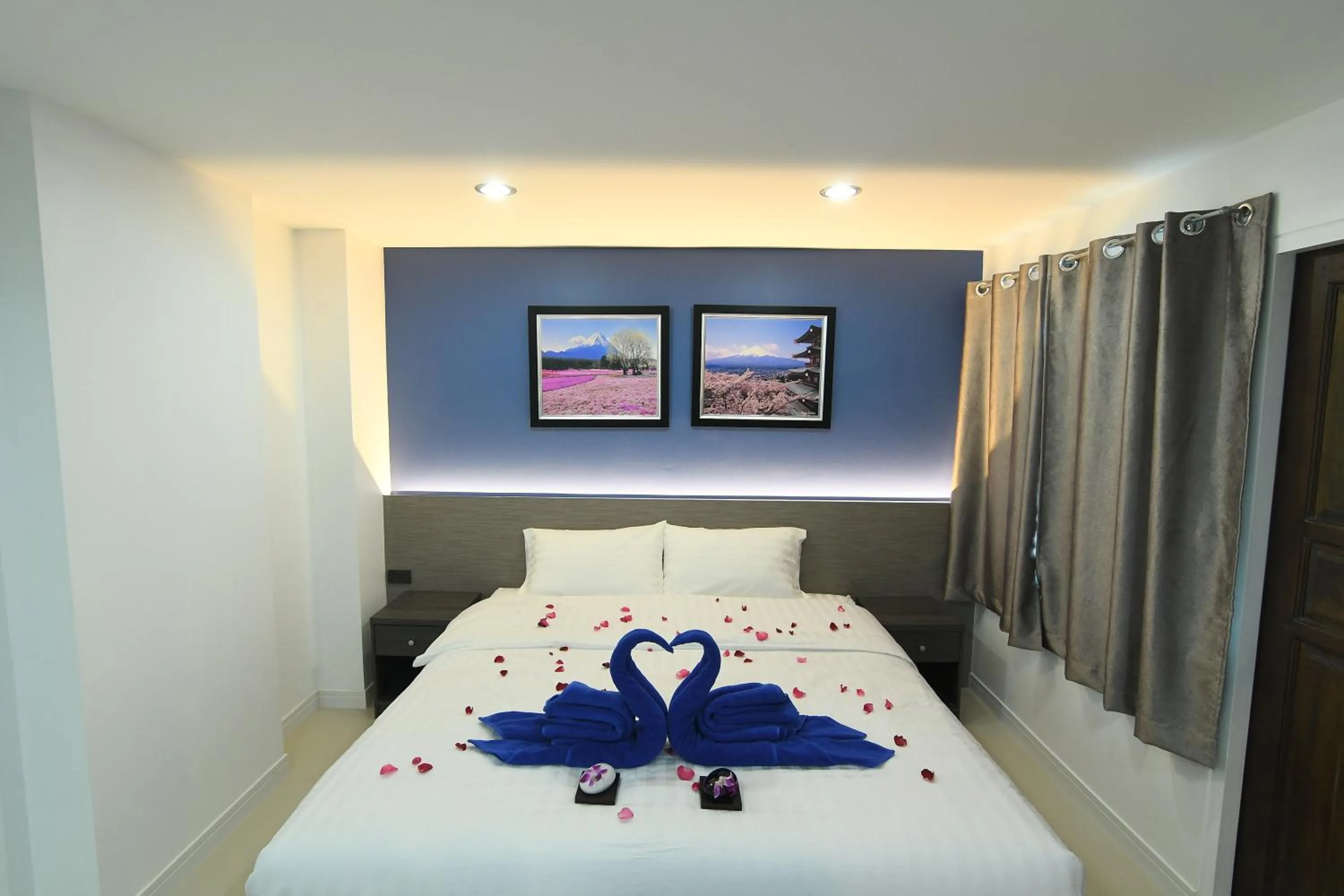 Bed in Poonsuk Place Hotel