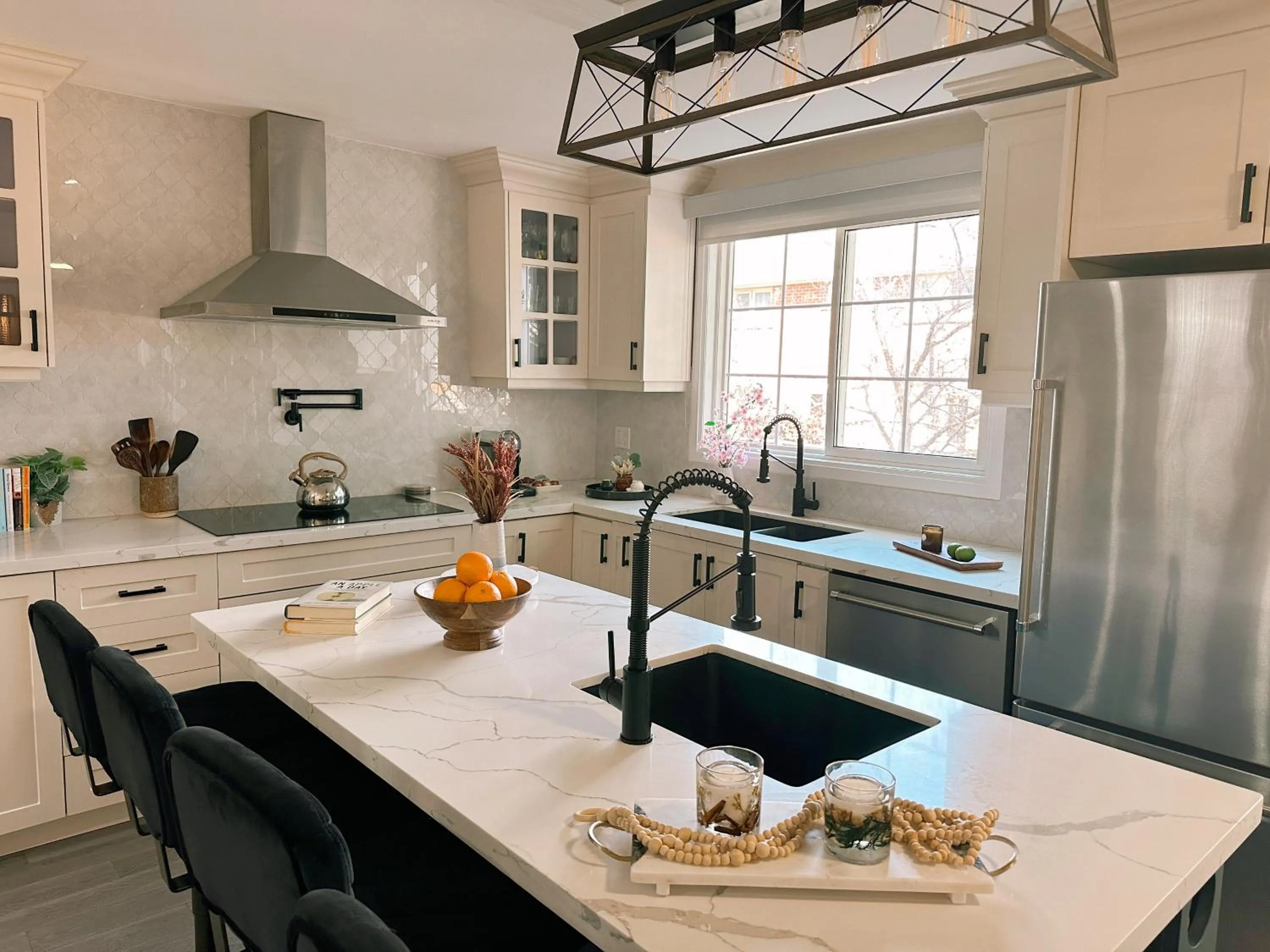 Chic Renovated 3BR Spacious Home Near Yonge St