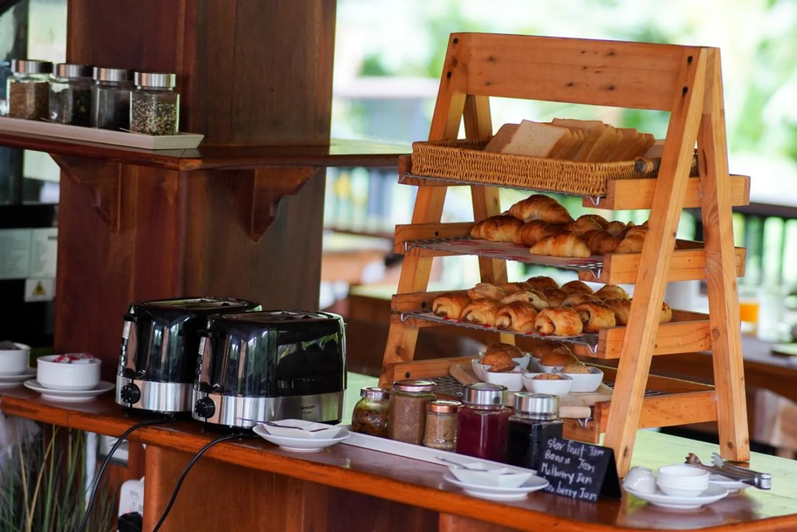 Breakfast in Cascade Tara