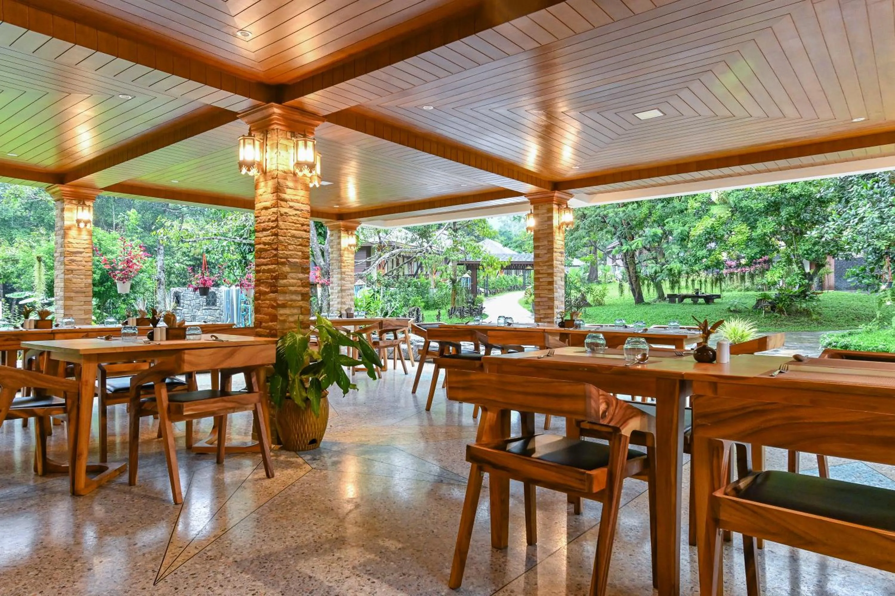 Restaurant/places to eat in Cascade Tara