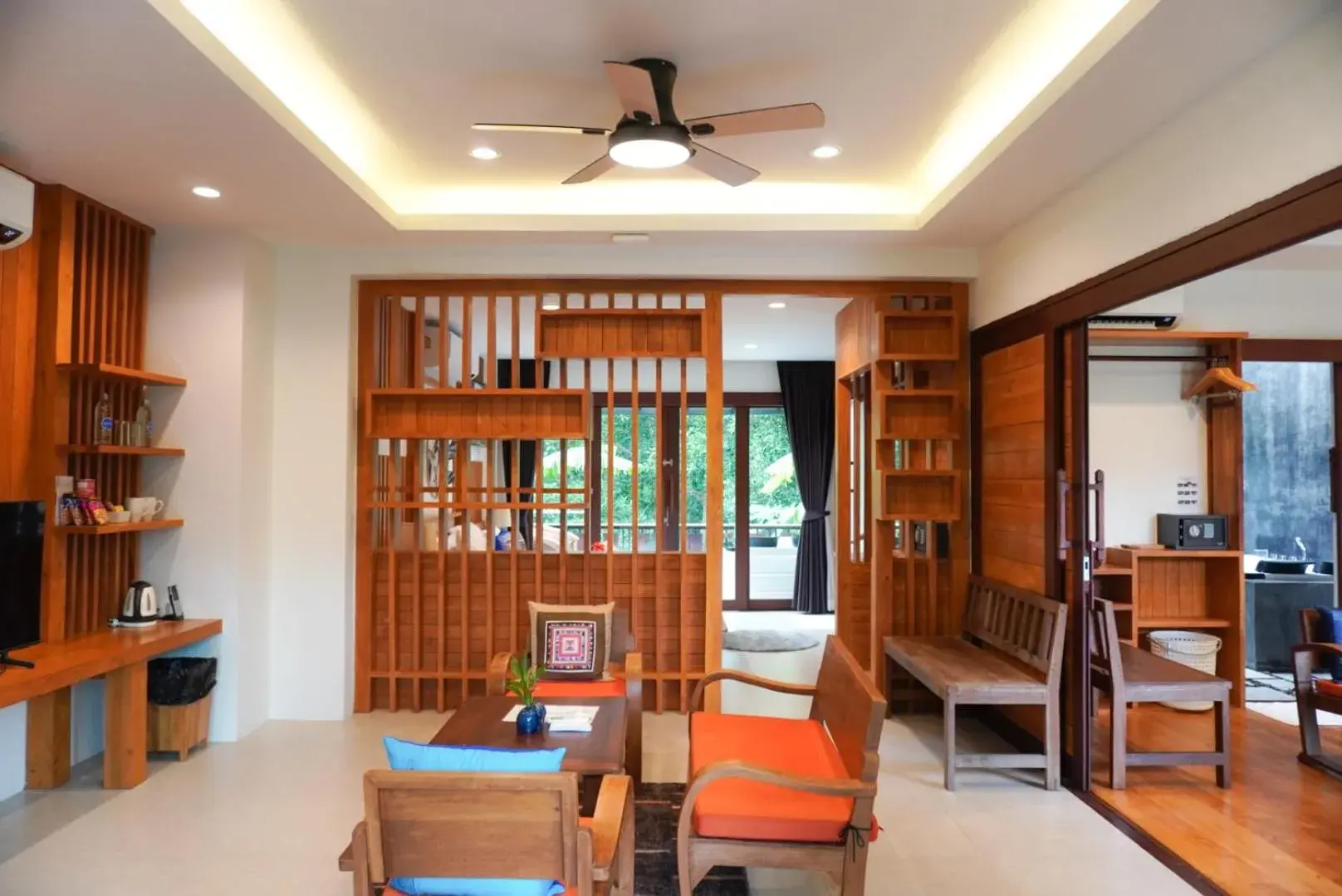 Restaurant/places to eat in Cascade Tara Restaurant/places to eat in Cascade Tara