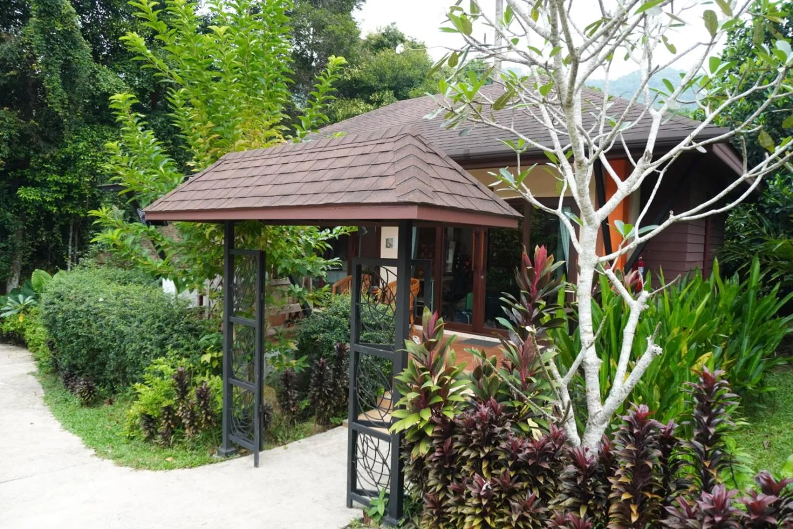 Property building in Cascade Tara