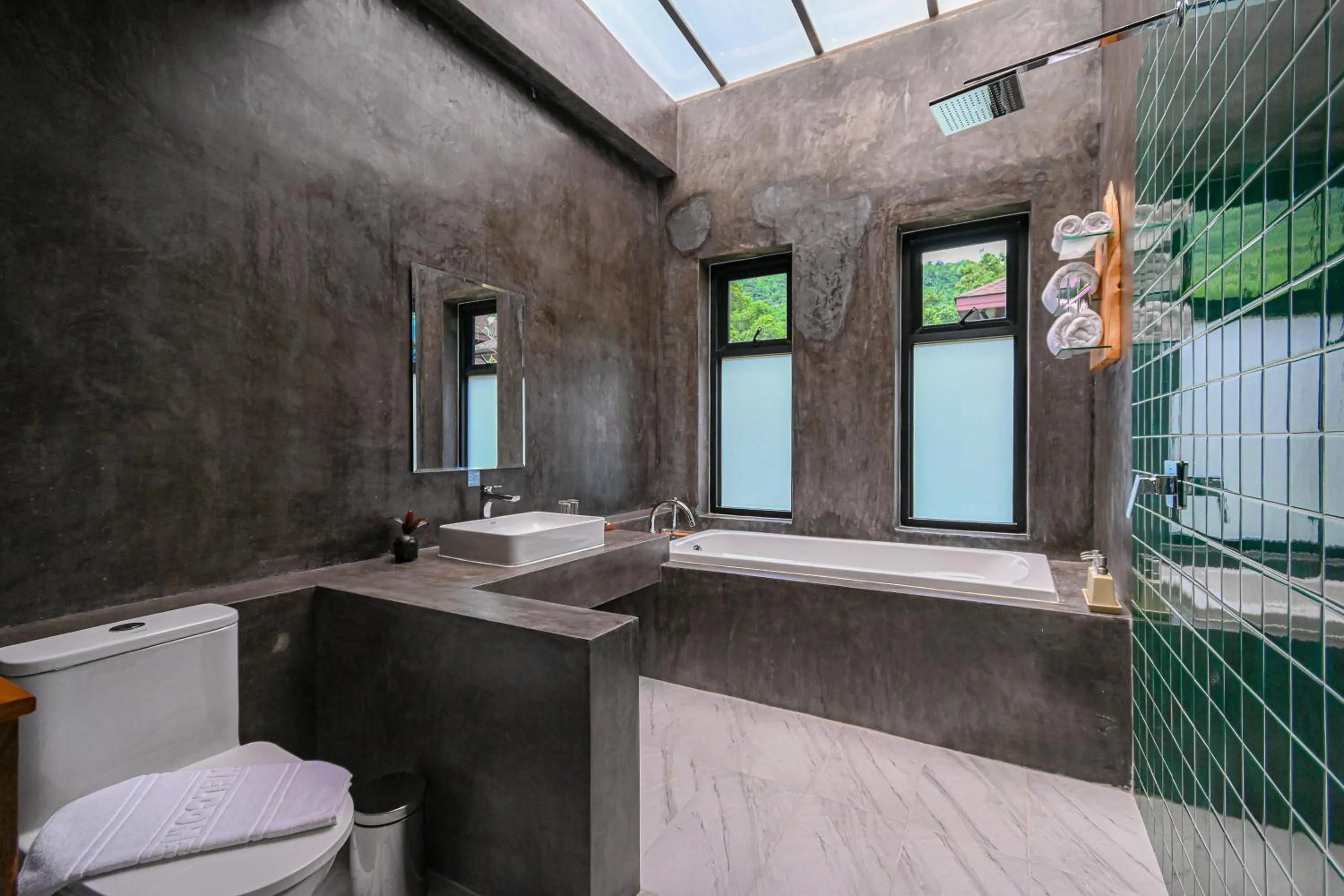 Toilet in Cascade Tara