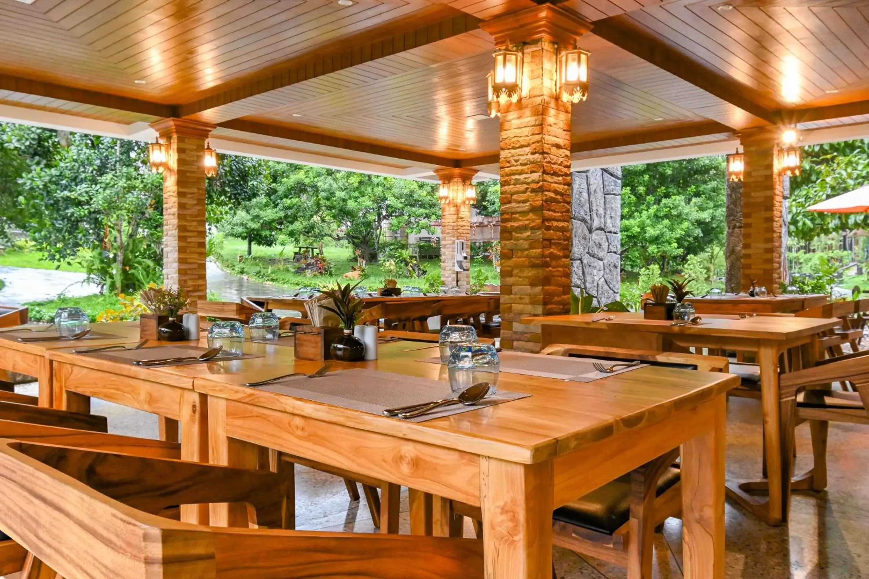 Restaurant/places to eat in Cascade Tara Restaurant/places to eat in Cascade Tara