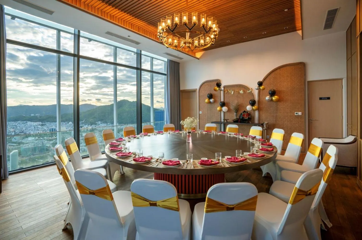 Restaurant/places to eat in Grand Hyams Hotel - Quy Nhon Beach