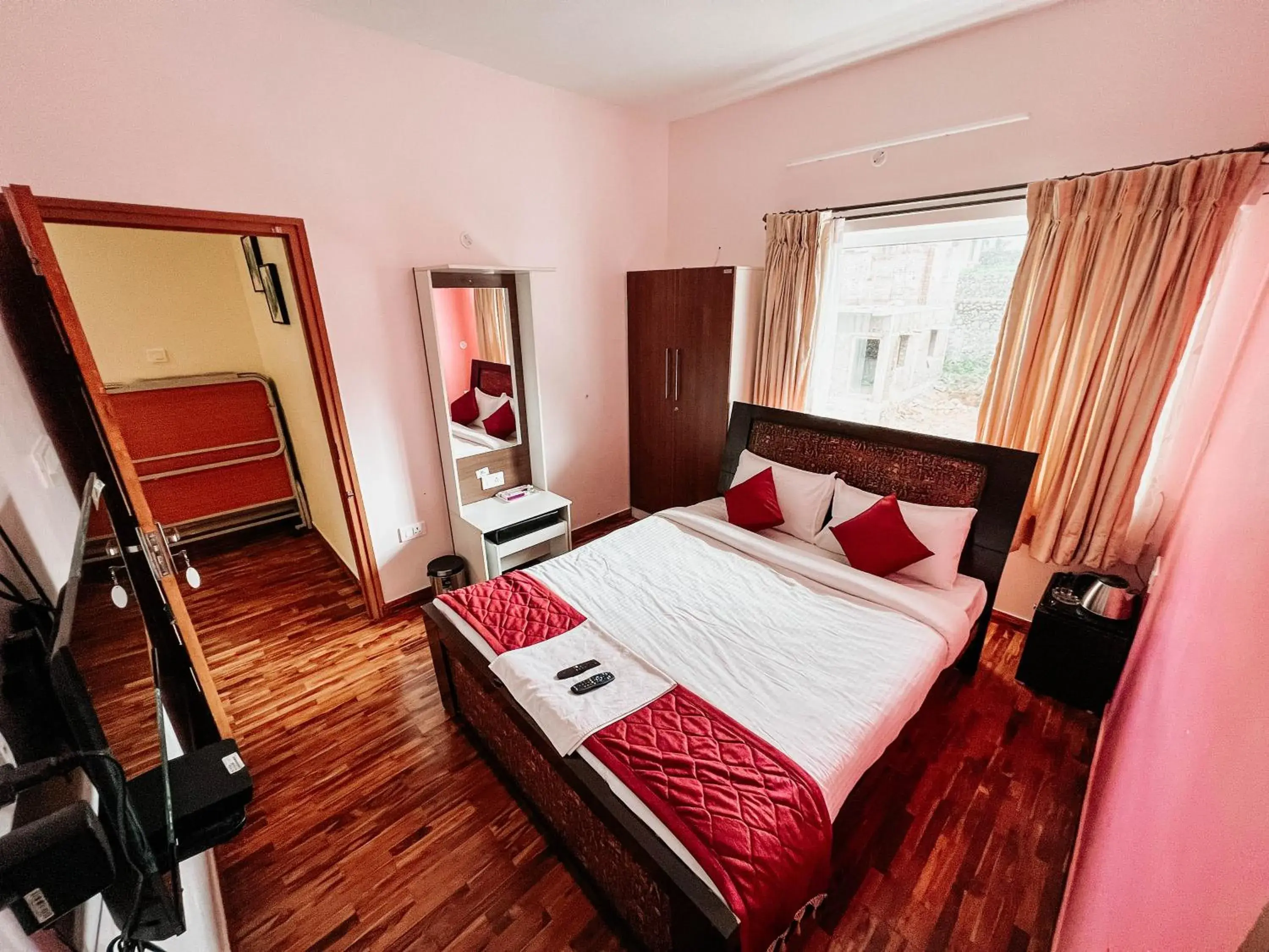 Standard Queen Room in PURPLE ORCHID BY XACRO XPERIENCES Standard Queen Room in PURPLE ORCHID BY XACRO XPERIENCES