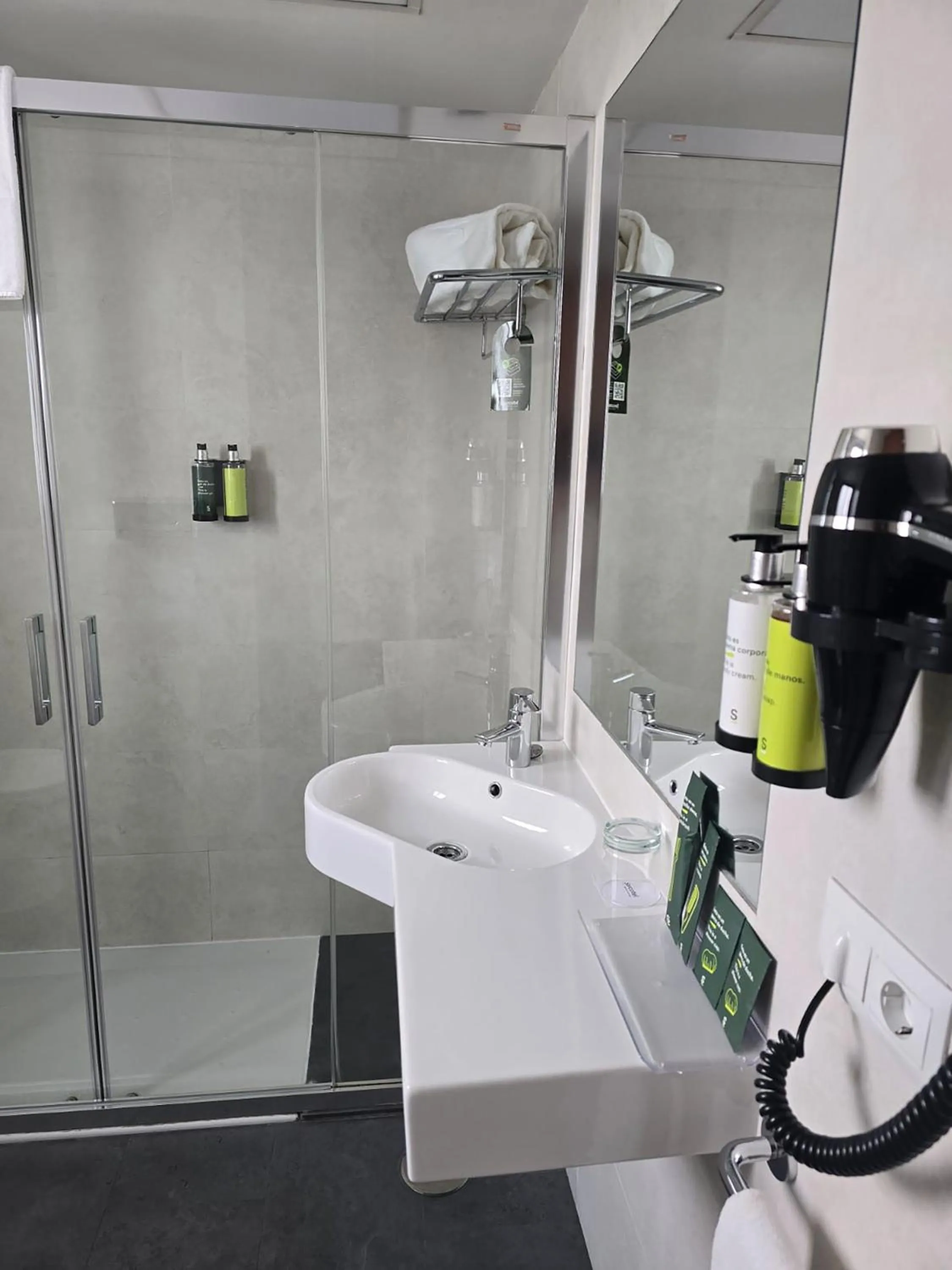 Bathroom in Sercotel Córdoba Medina Azahara