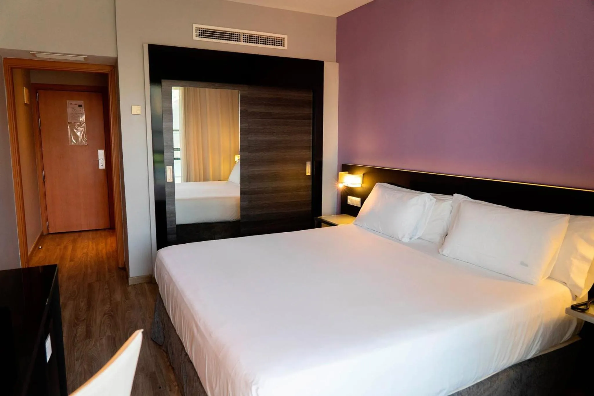 Photo of the whole room, Bed in Sercotel Córdoba Medina Azahara