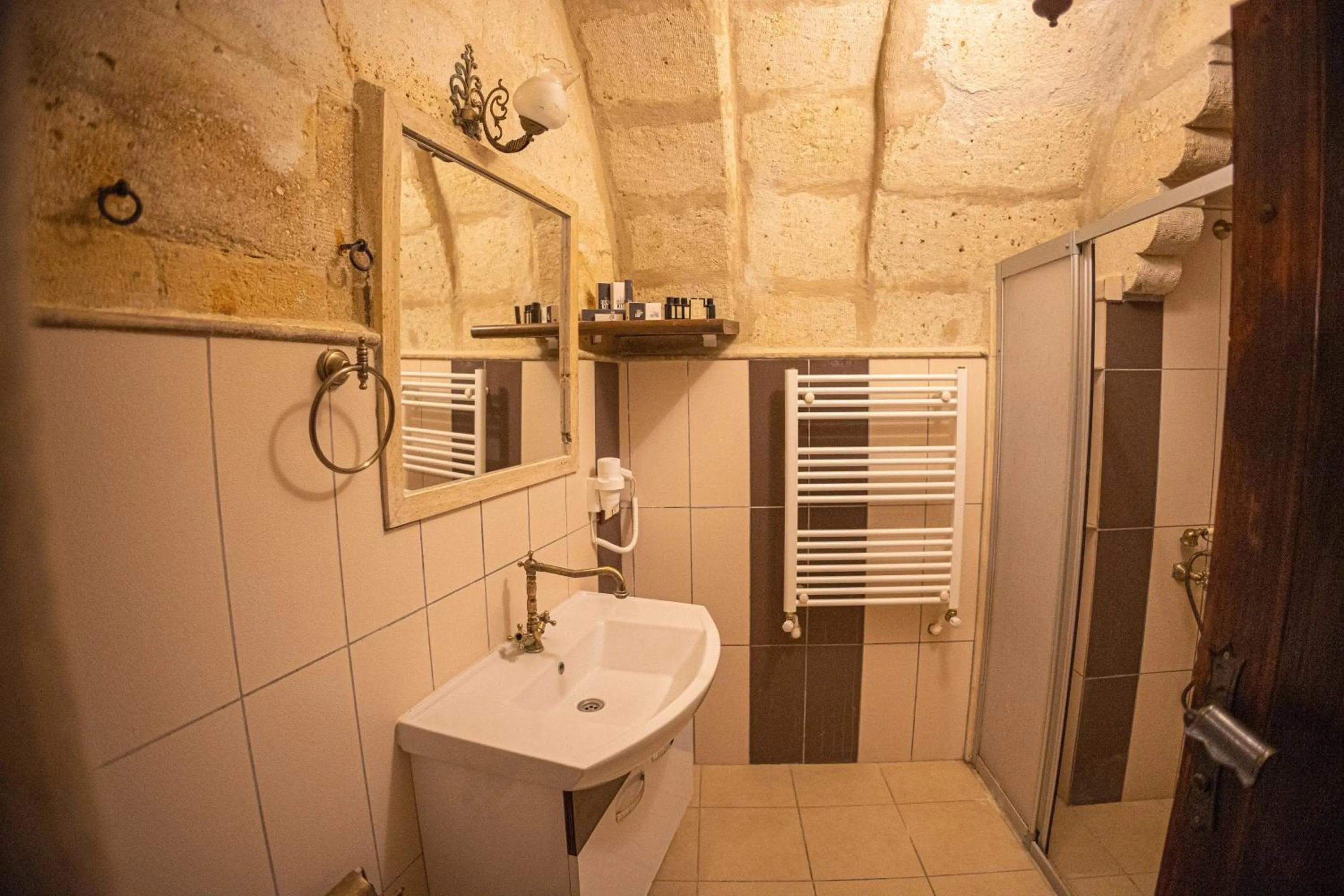 Shower in Pietra Cave Suites