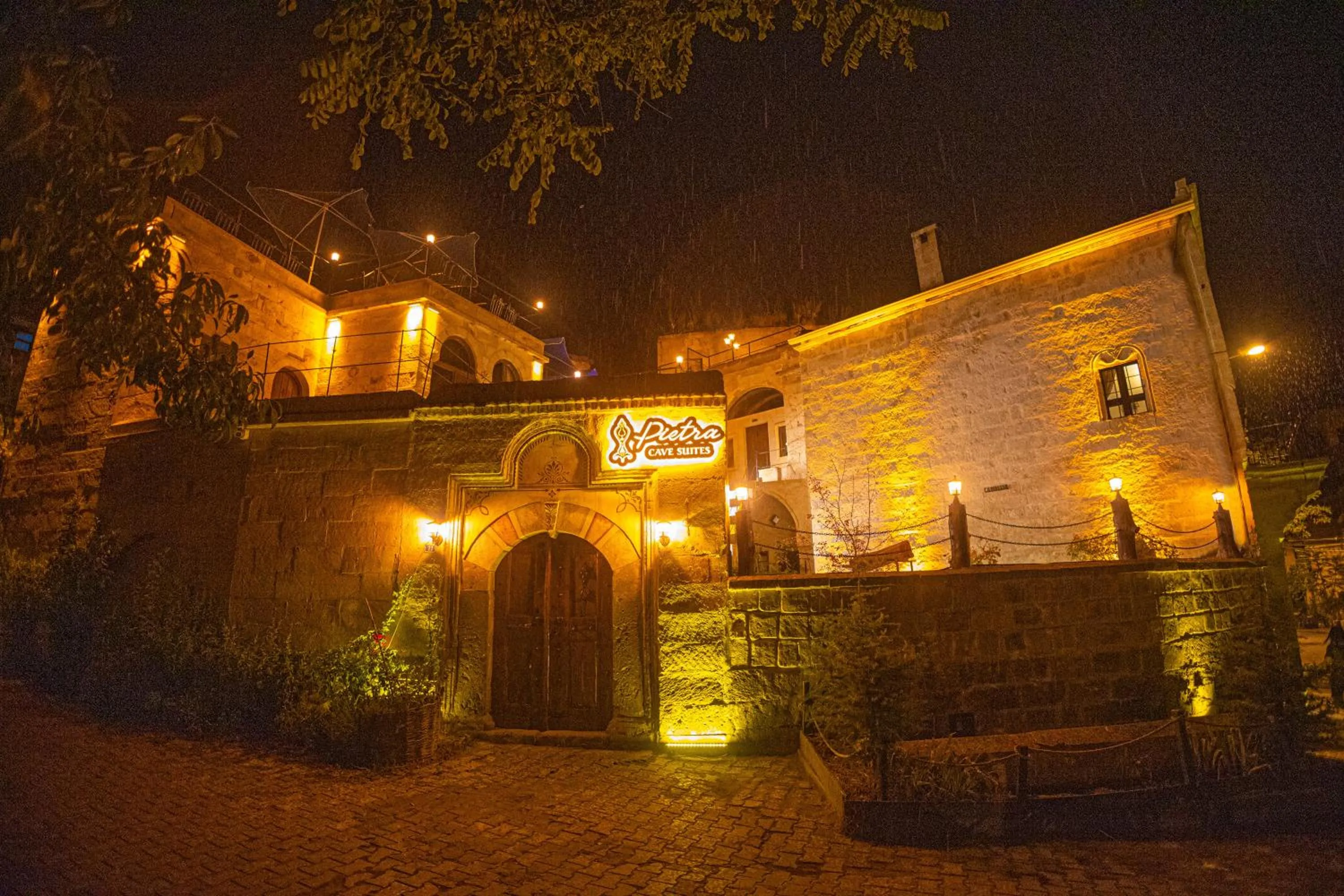 Property building in Pietra Cave Suites