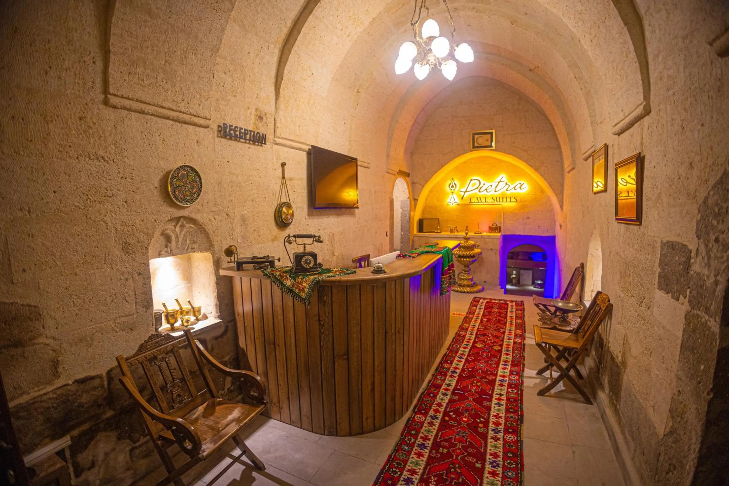 Lobby or reception in Pietra Cave Suites