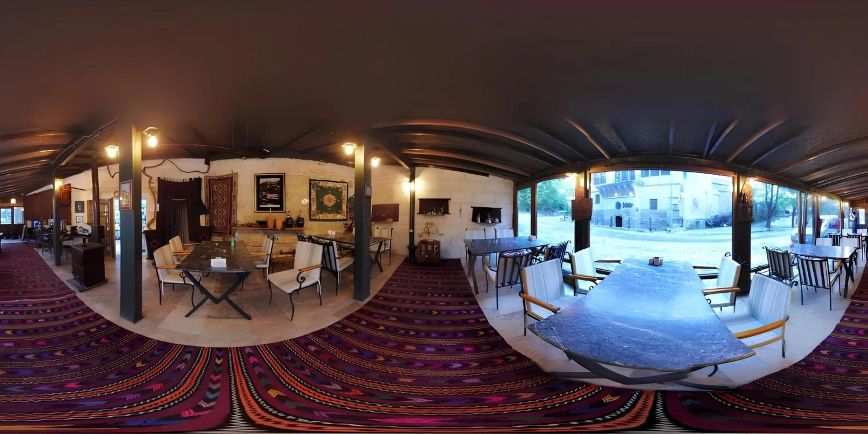 Restaurant/places to eat in Pietra Cave Suites
