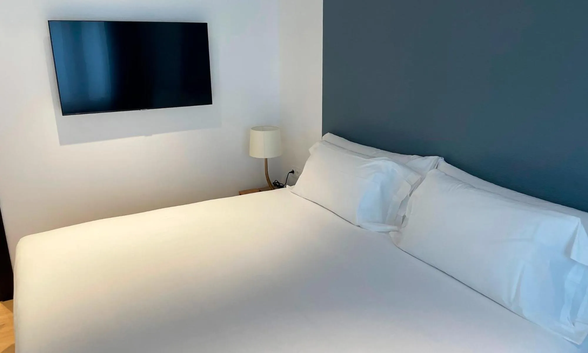 Bed in abba Apartments Playa de Gros San Sebastián