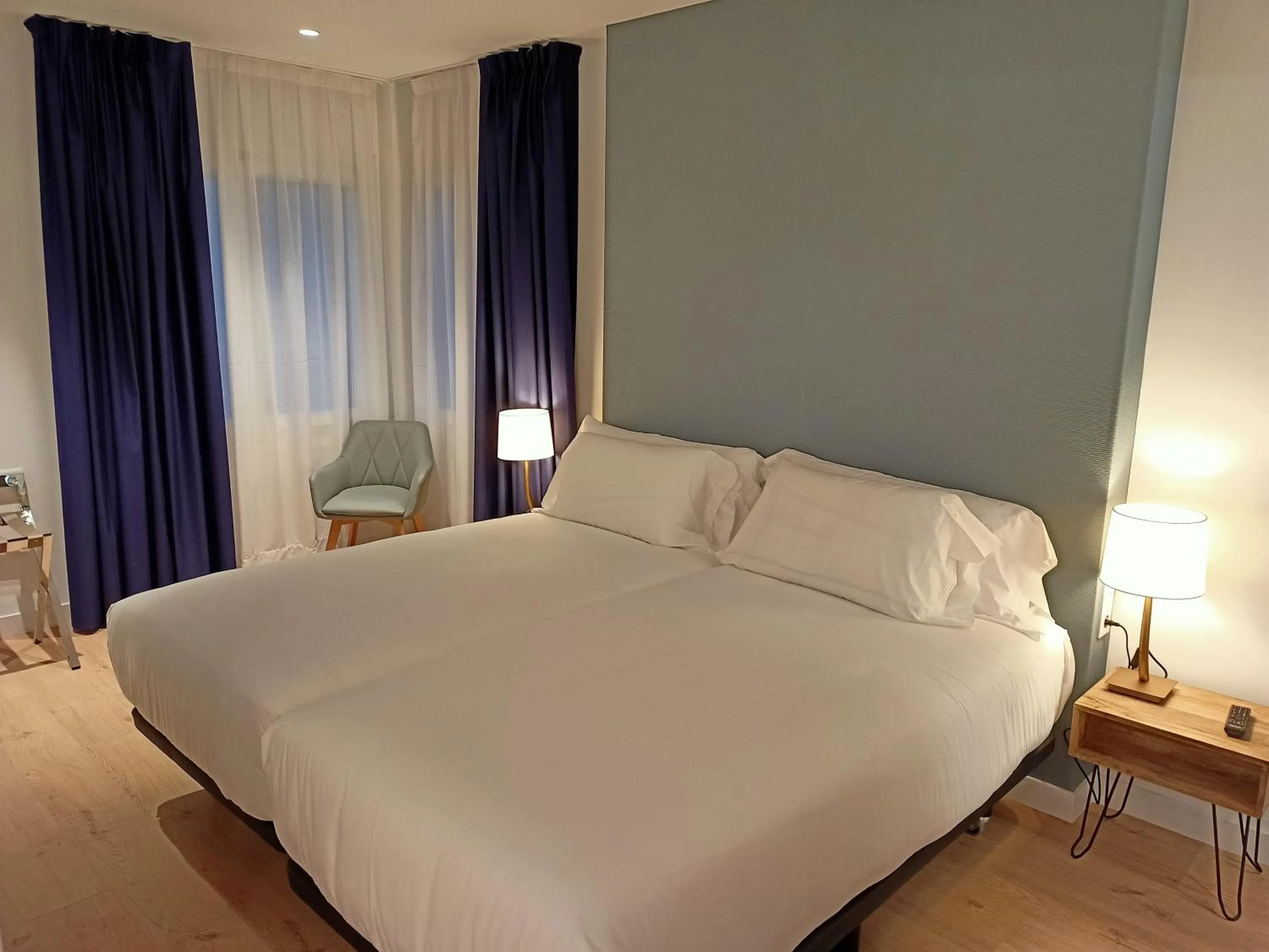 Bed in abba Apartments Playa de Gros San Sebastián