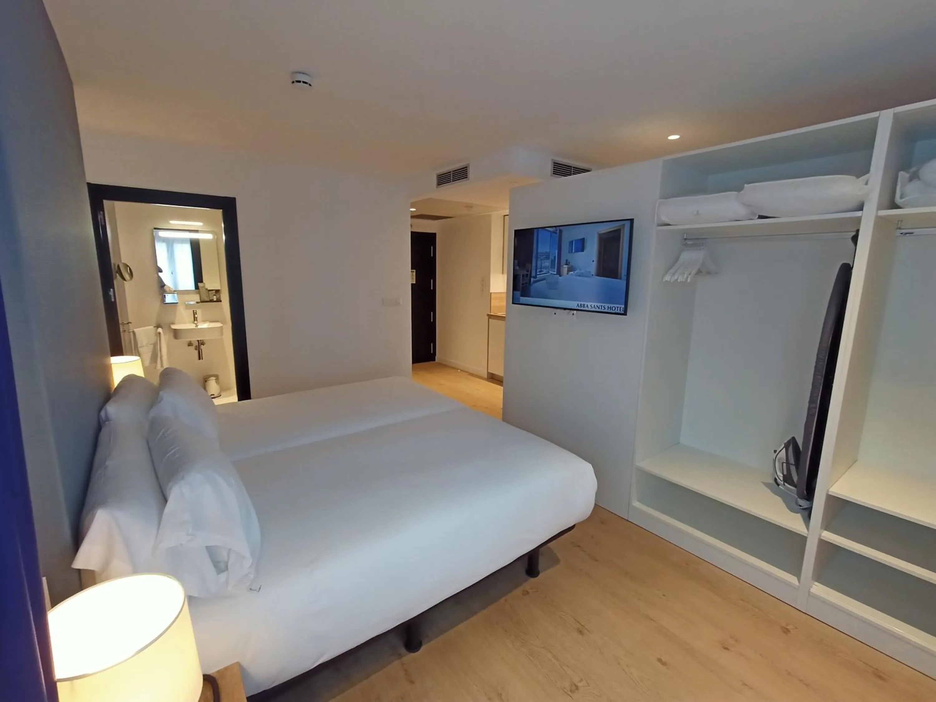 Bed in abba Apartments Playa de Gros San Sebastián