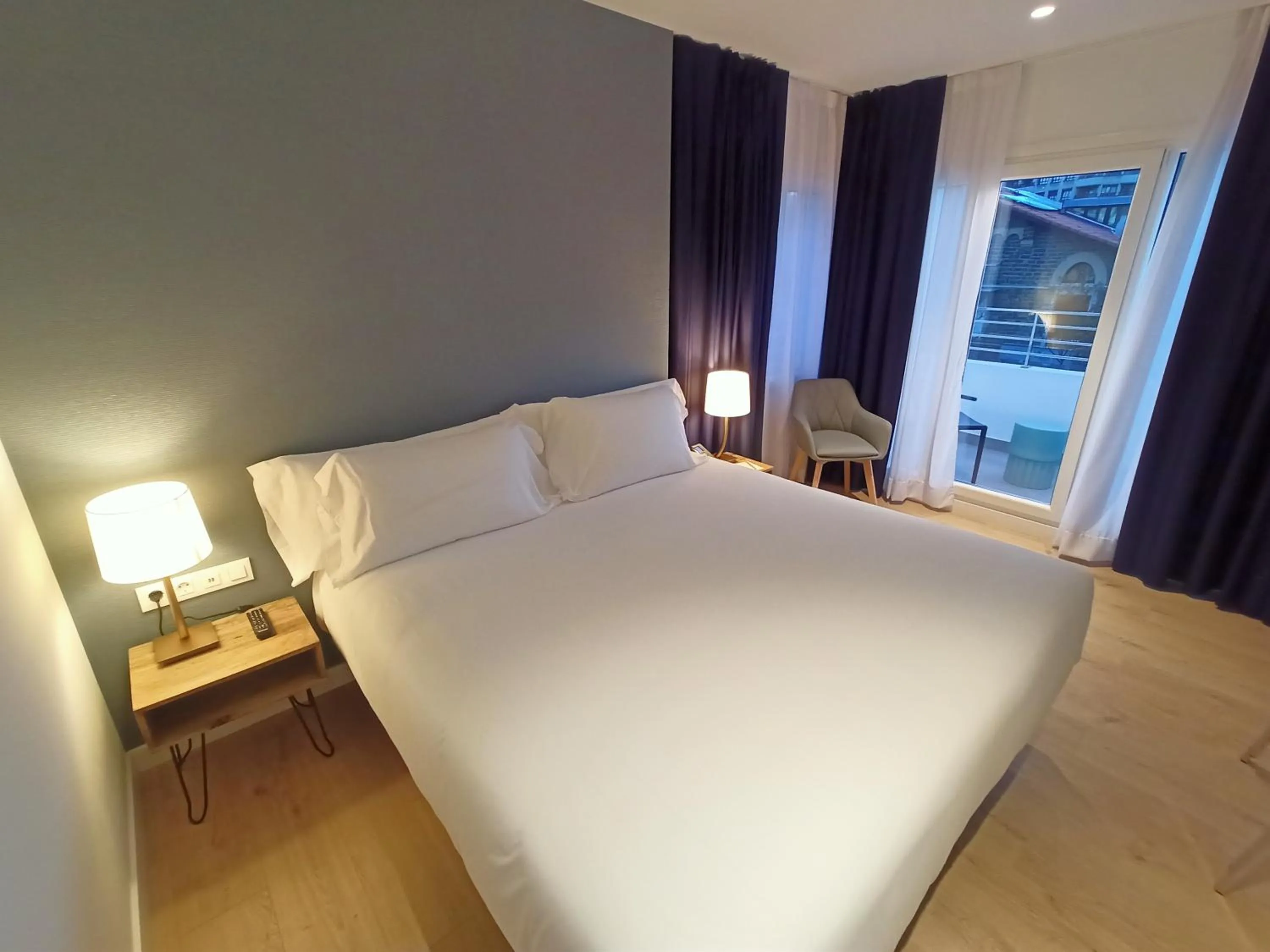 Bed in abba Apartments Playa de Gros San Sebastián